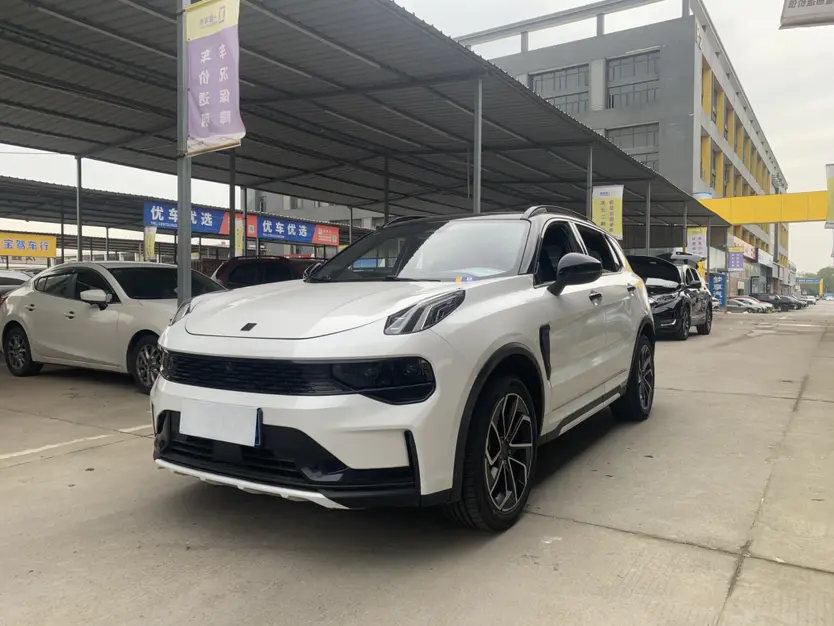Lynk & Co 01