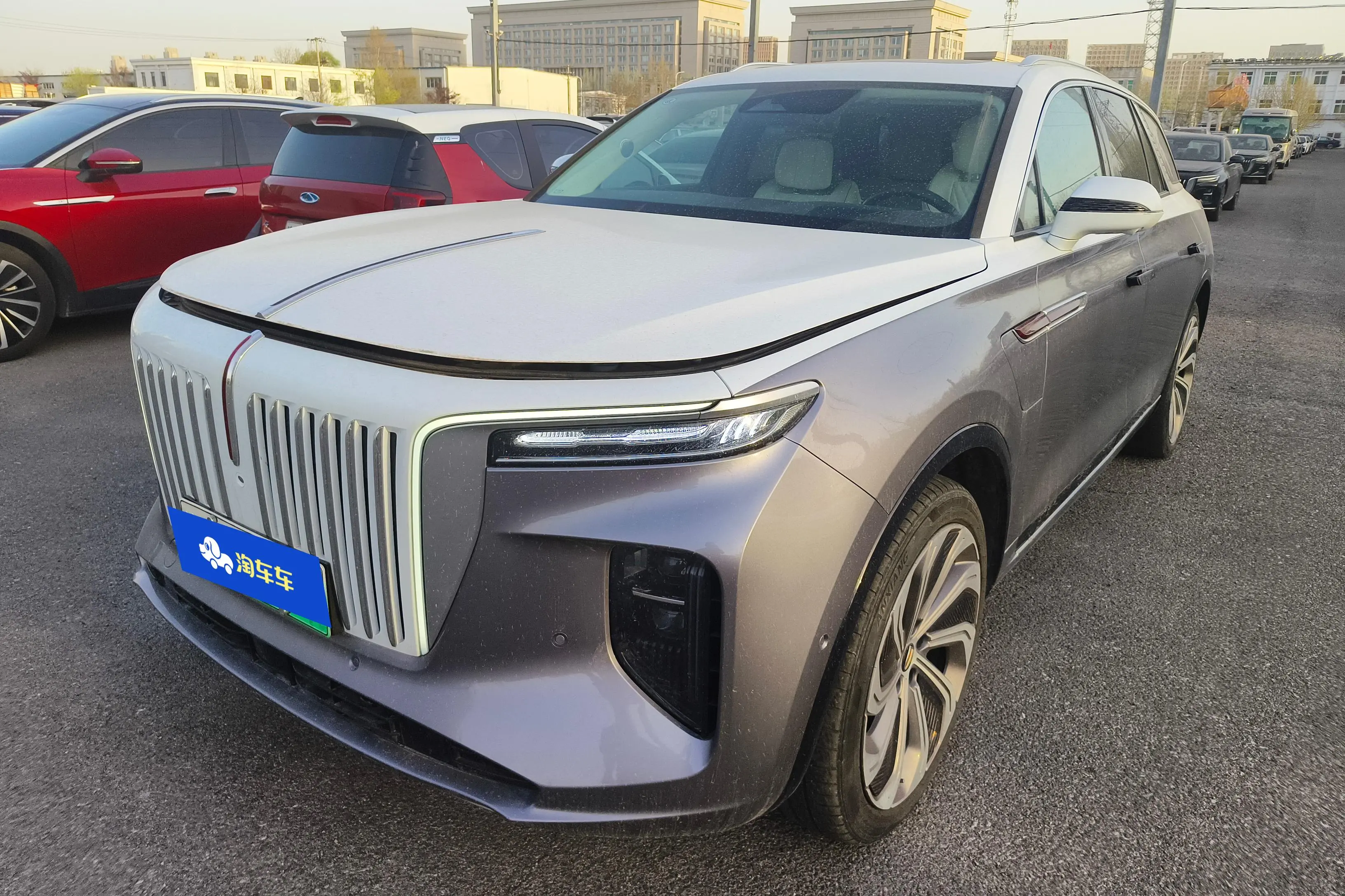 Hongqi E-HS9