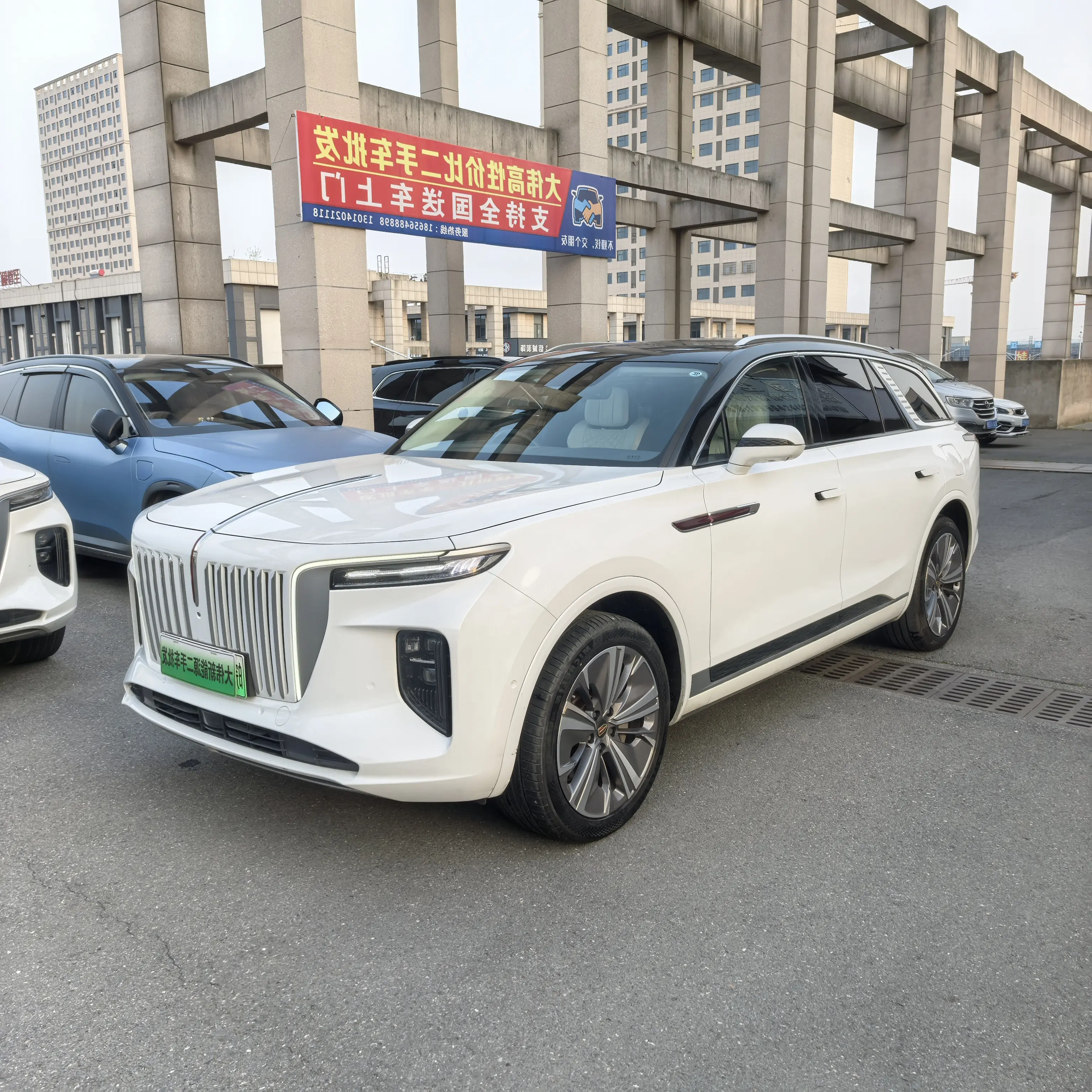 Hongqi E-HS9