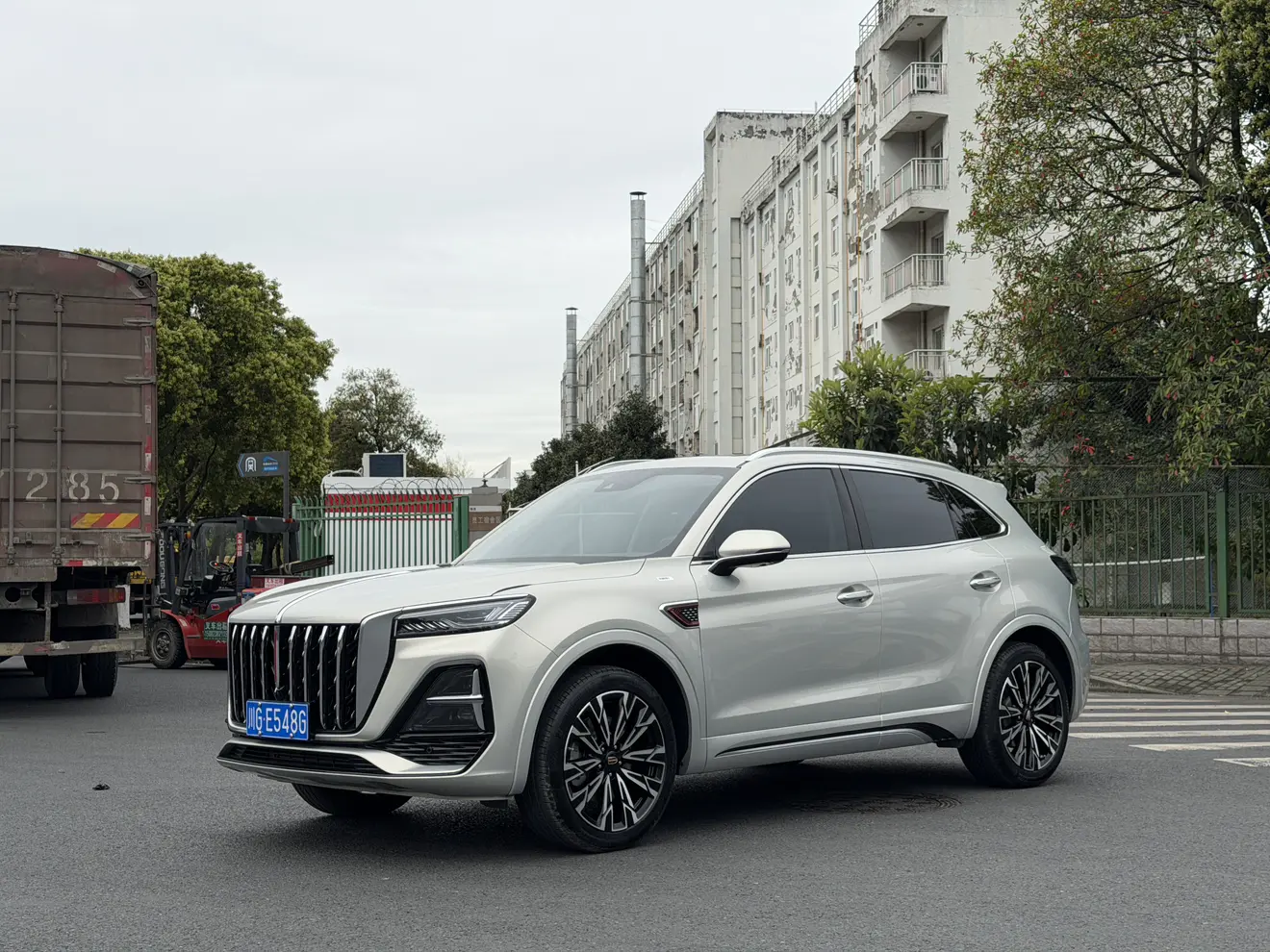 Hongqi HS5