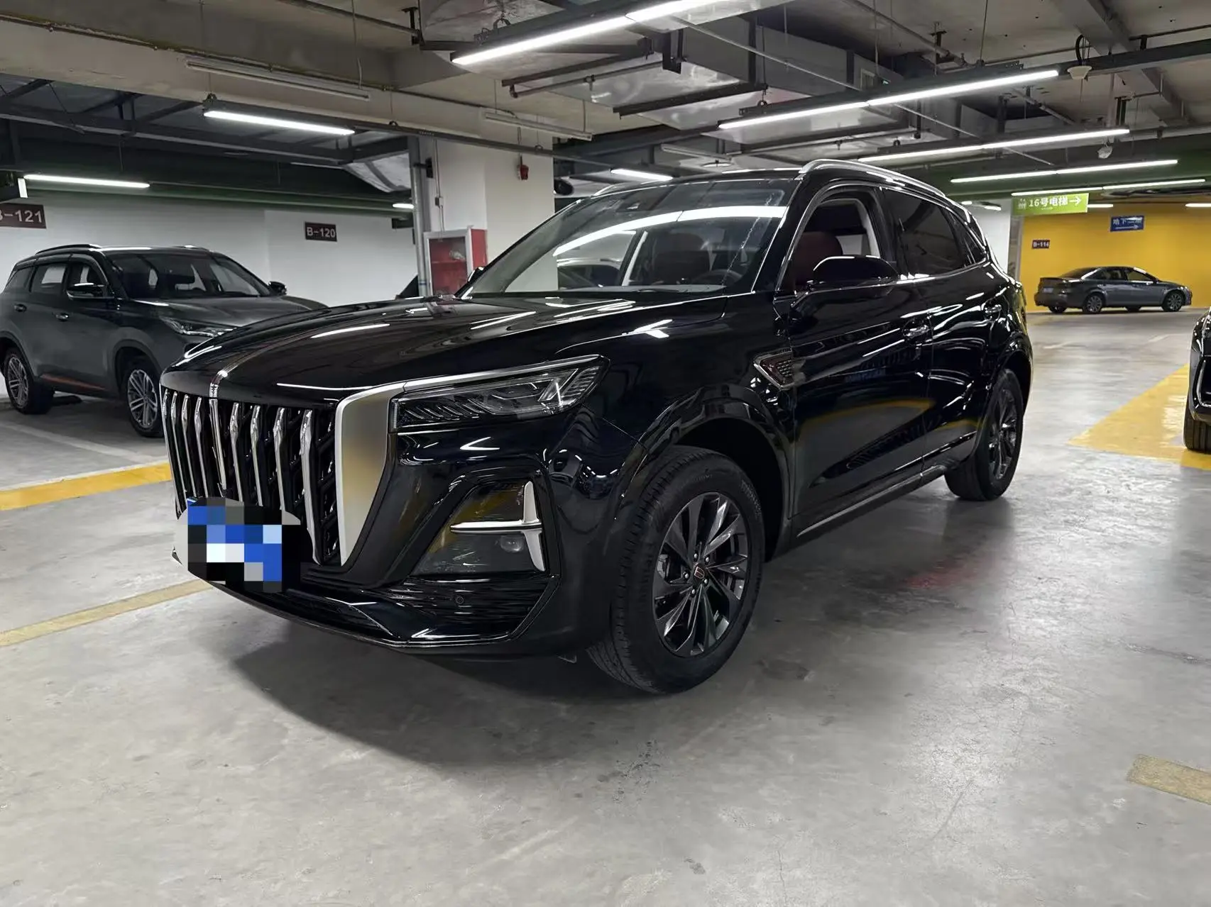Hongqi HS5