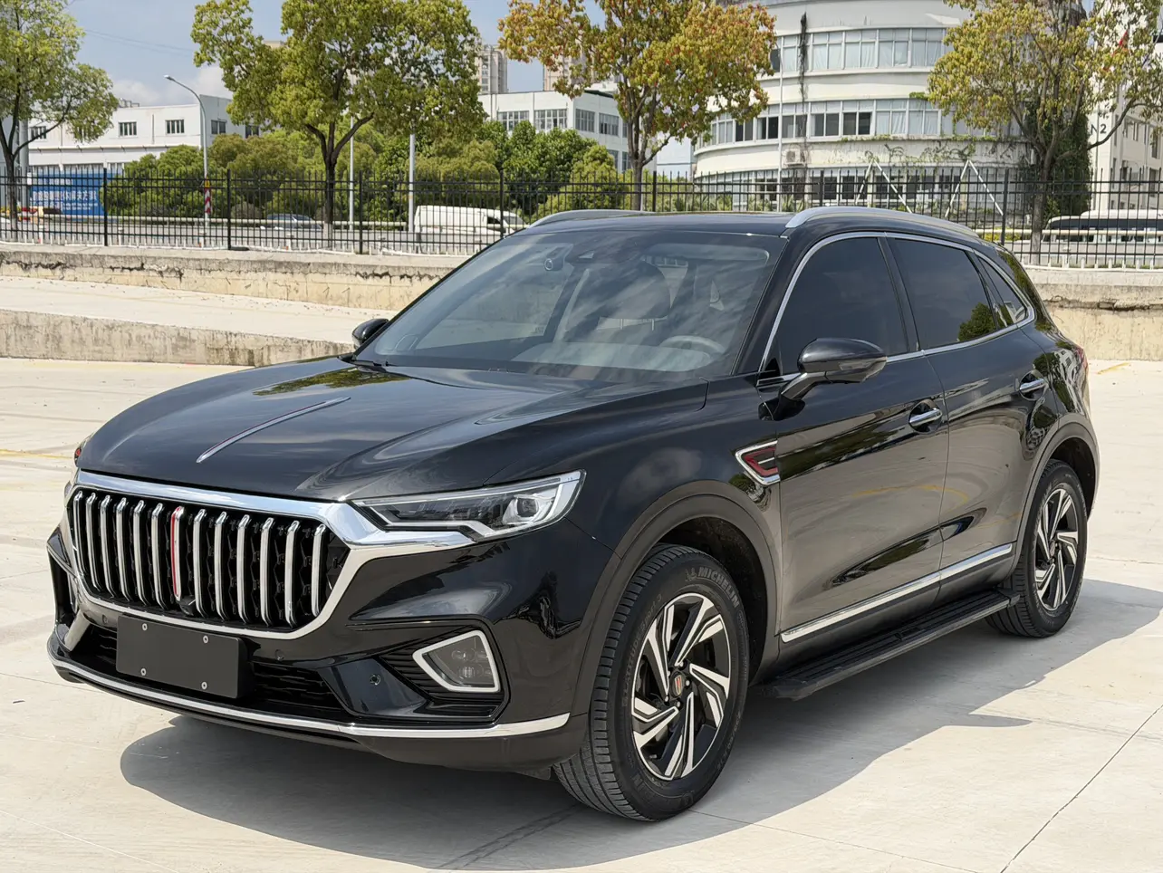 Hongqi HS5