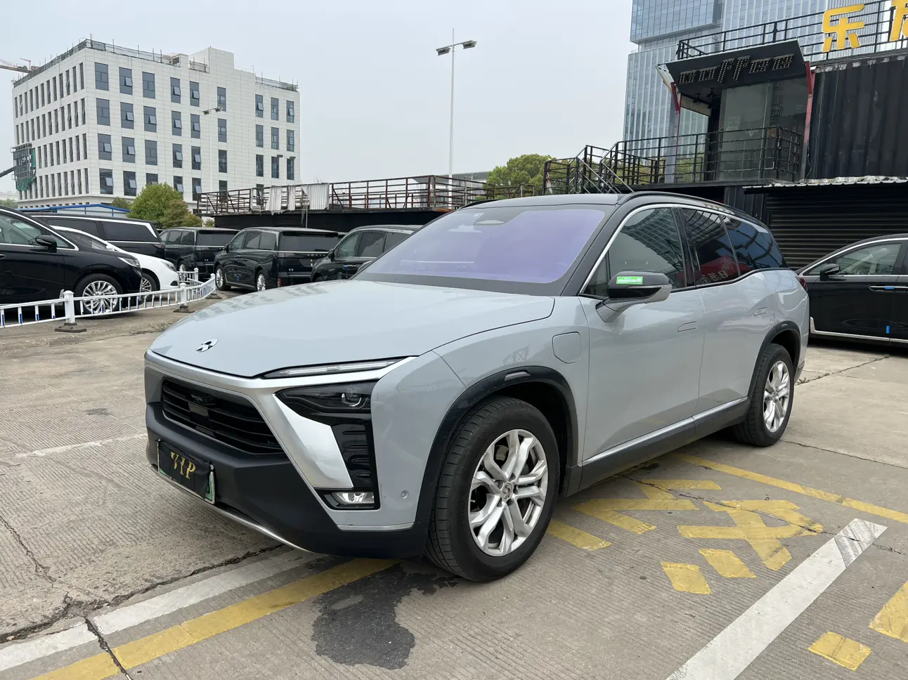 NIO ES8