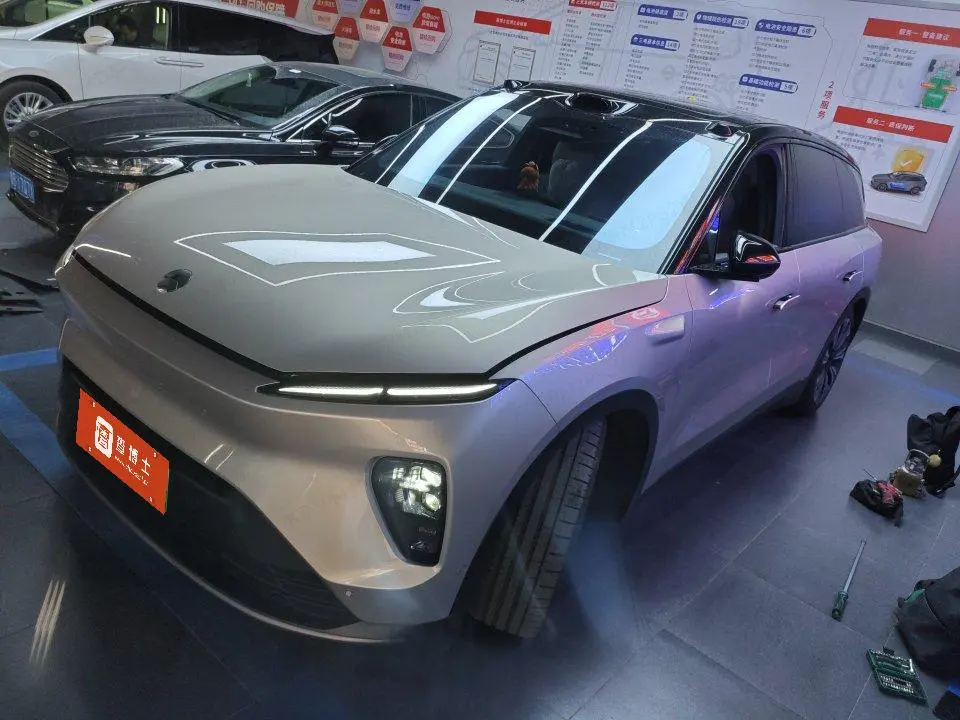NIO ES8