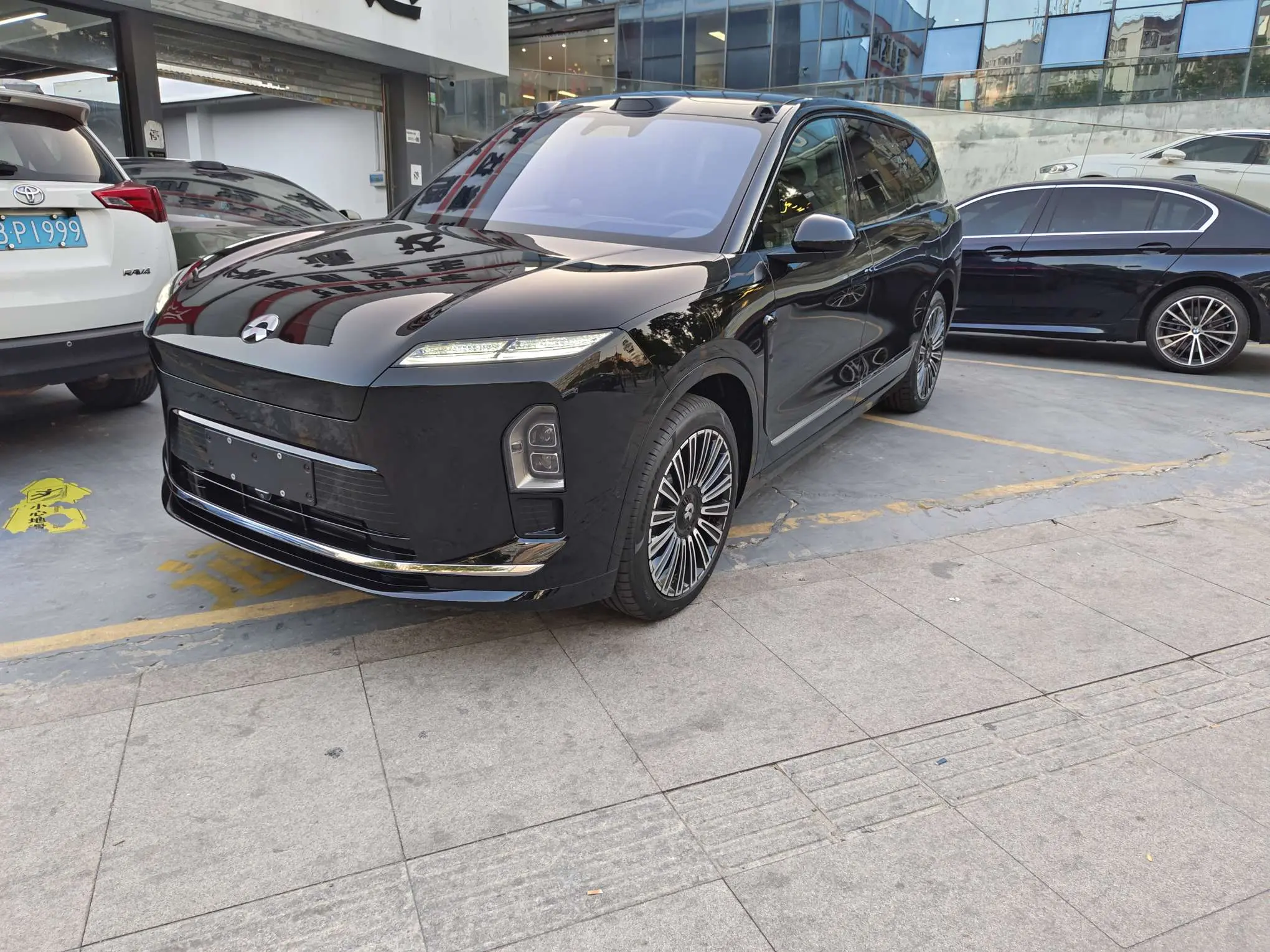 NIO ES8