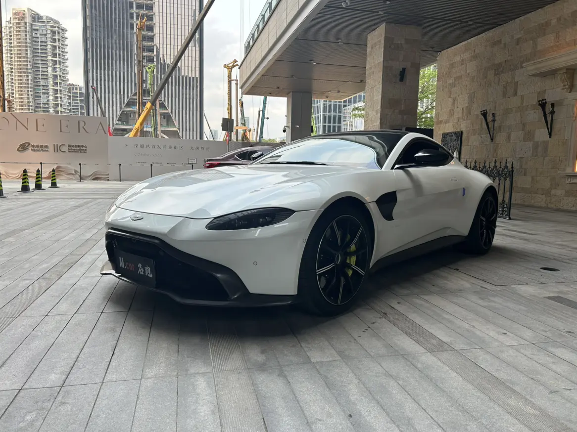 Aston Martin Vantage