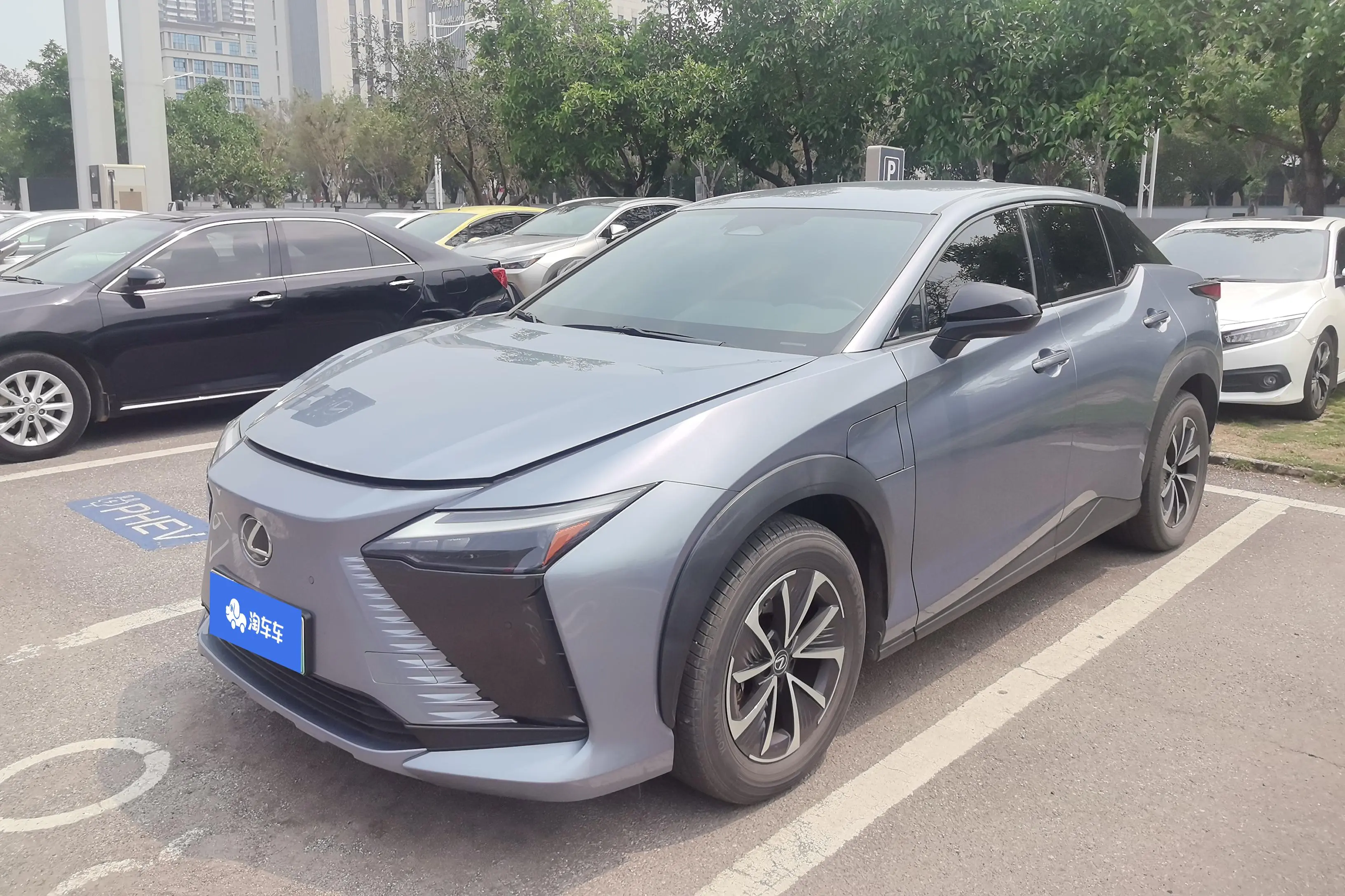 Lexus RZ
