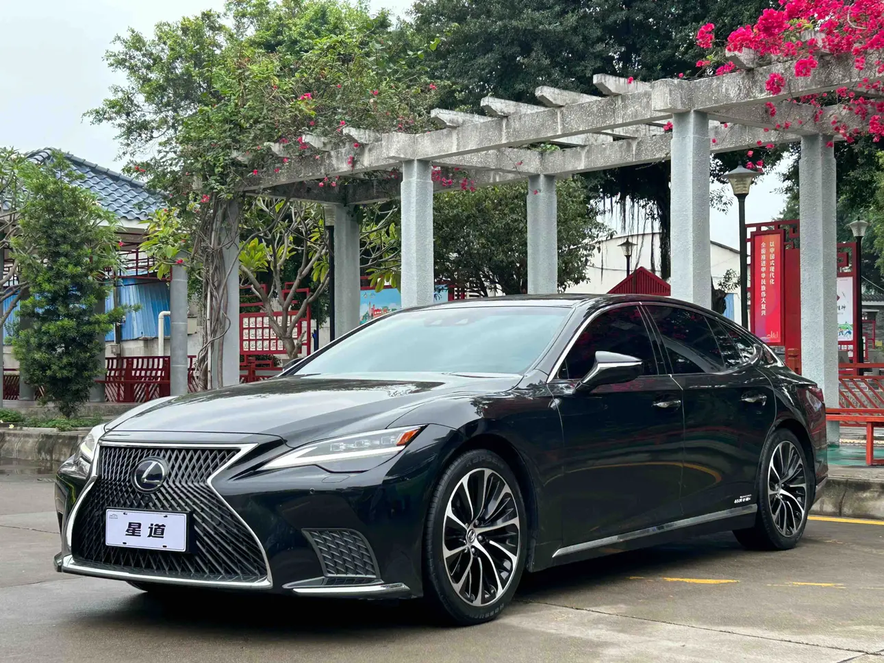 Lexus LS