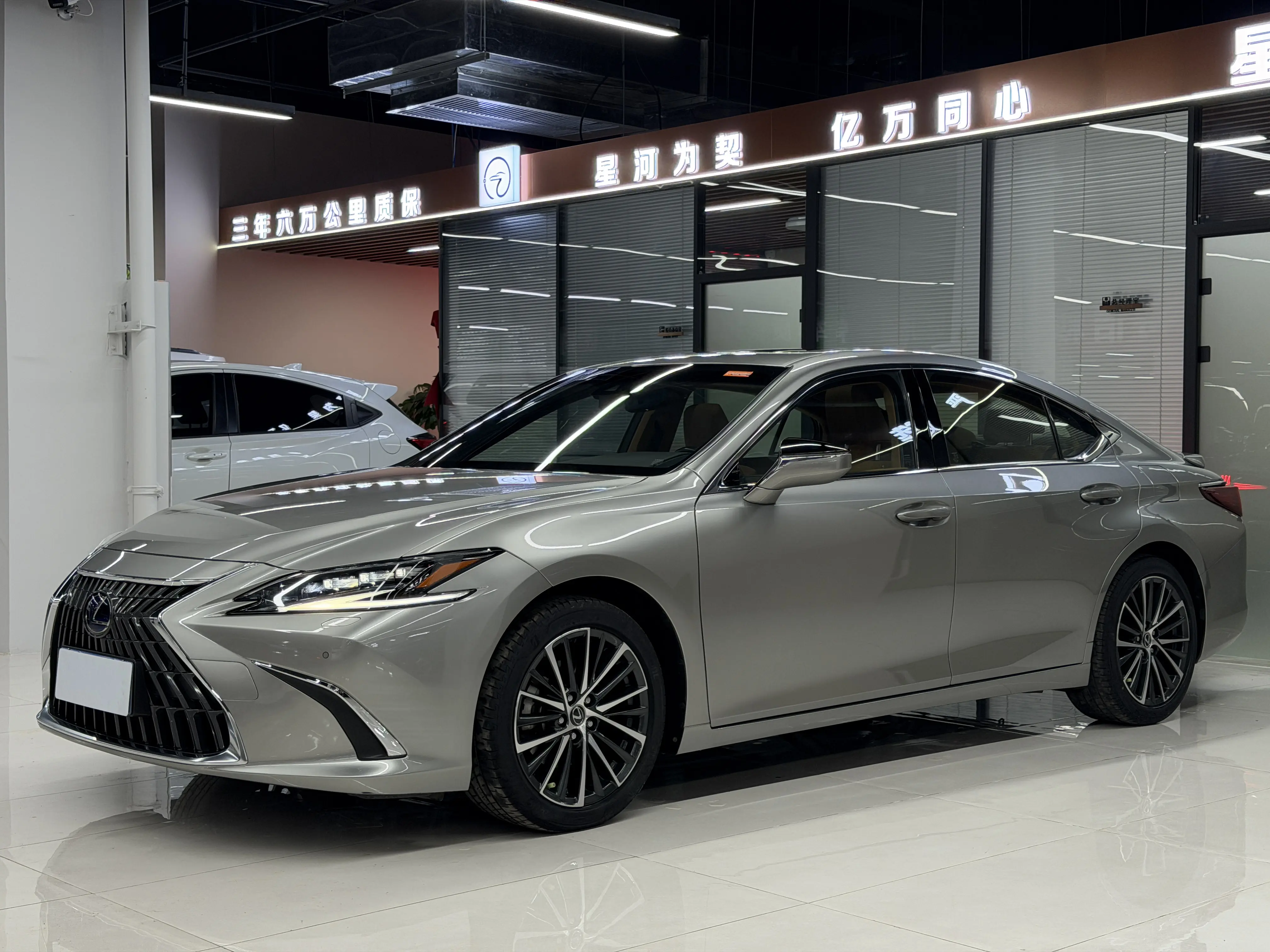 Lexus ES