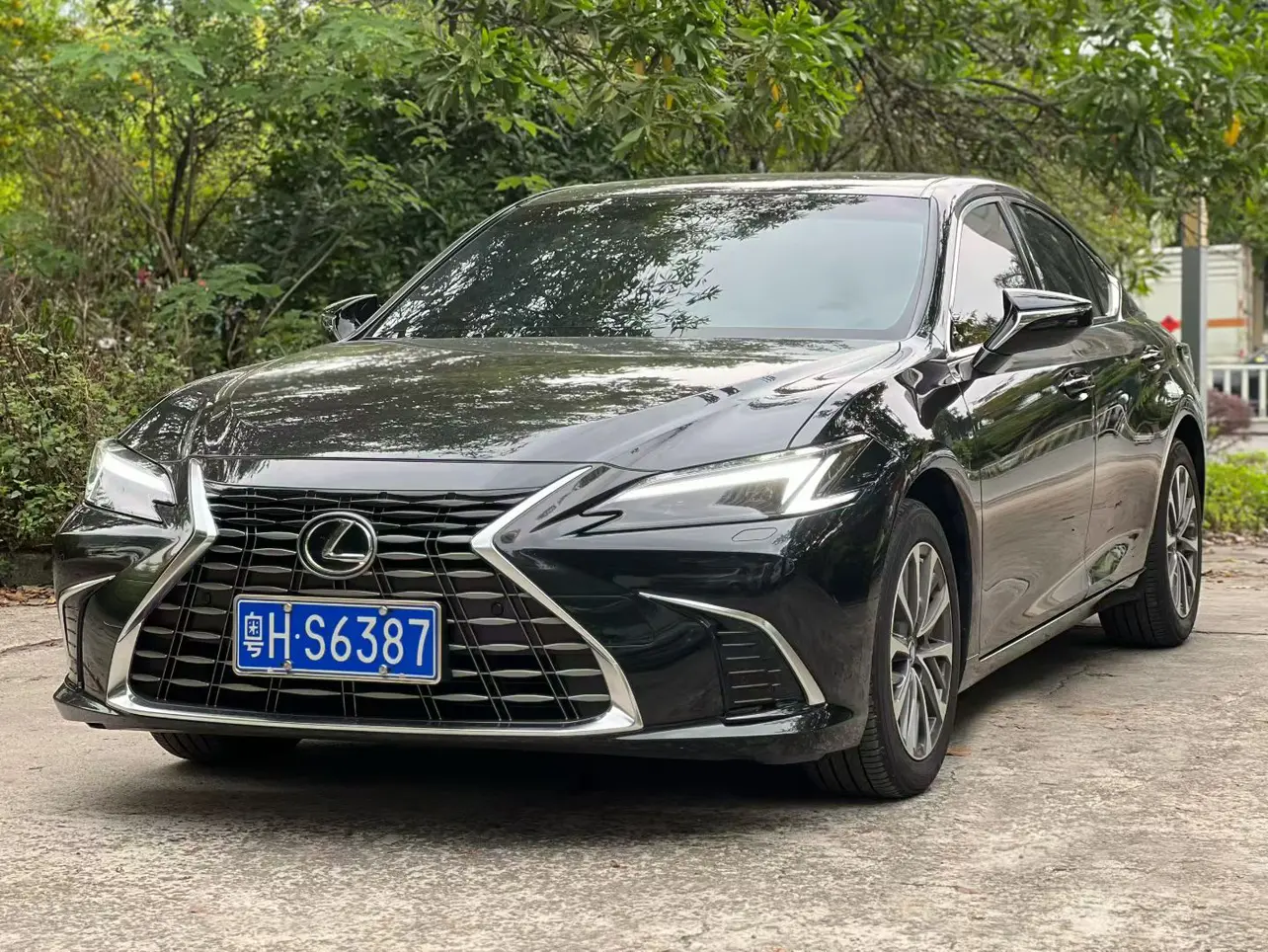 Lexus ES