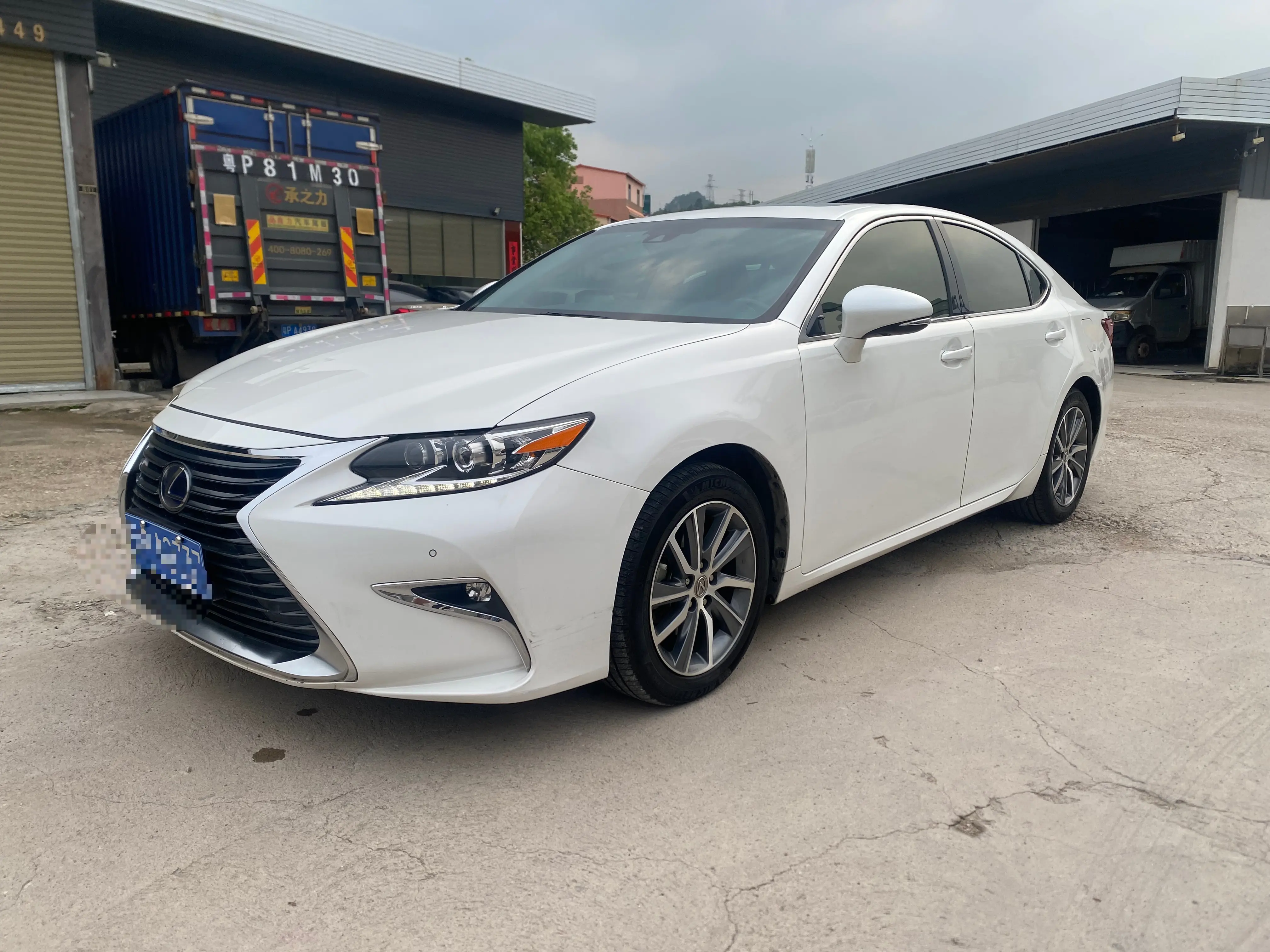 Lexus ES