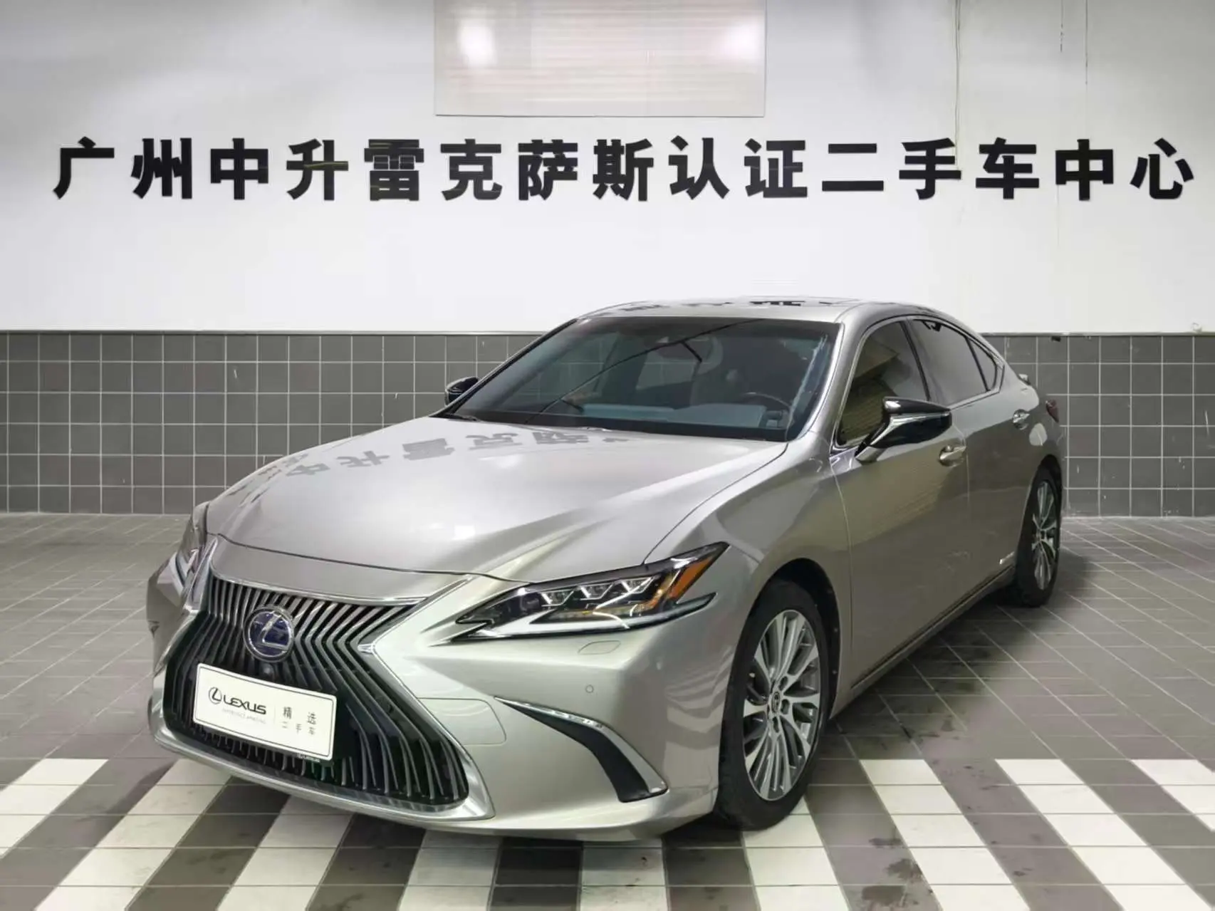 Lexus ES
