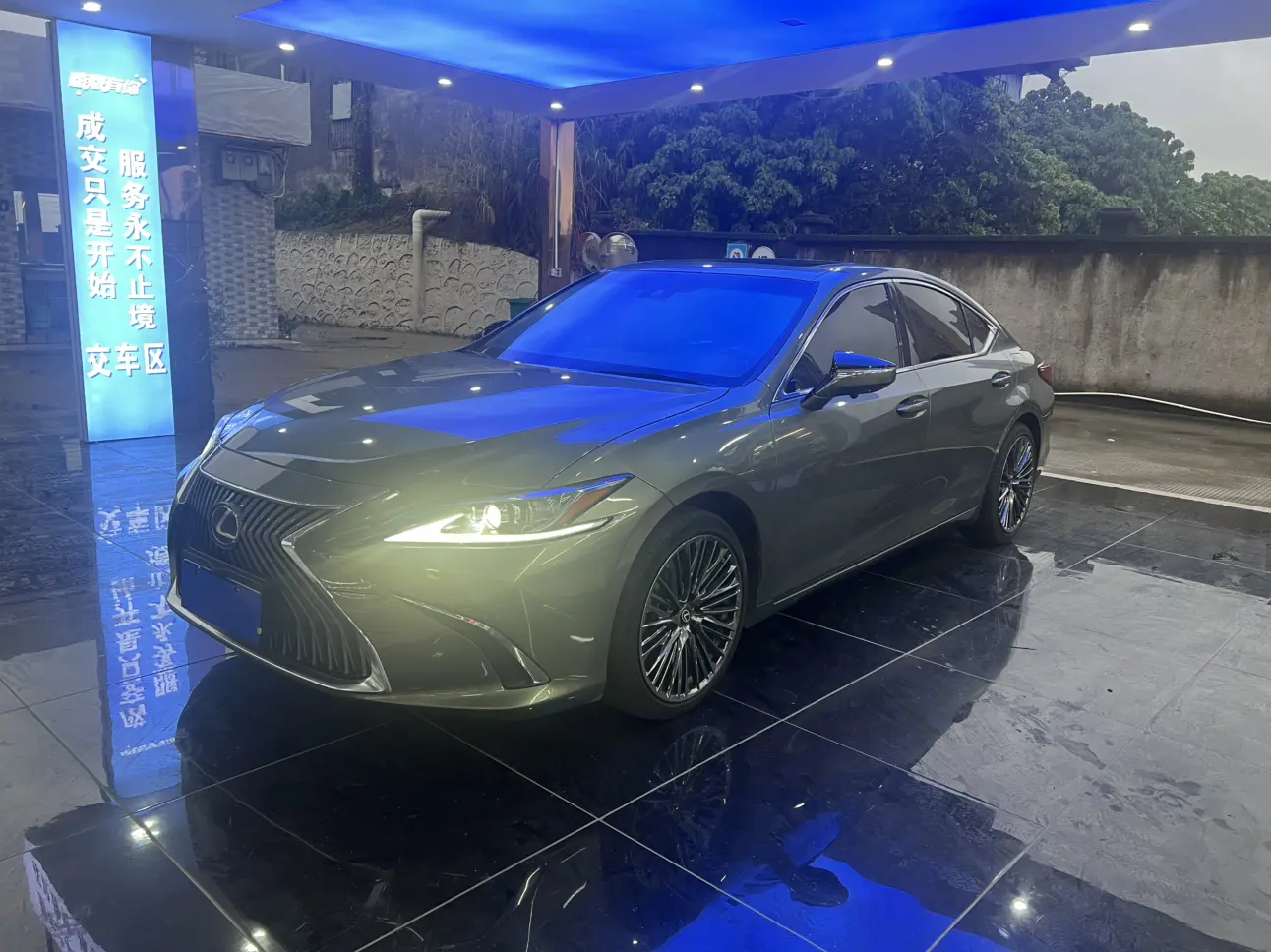 Lexus ES
