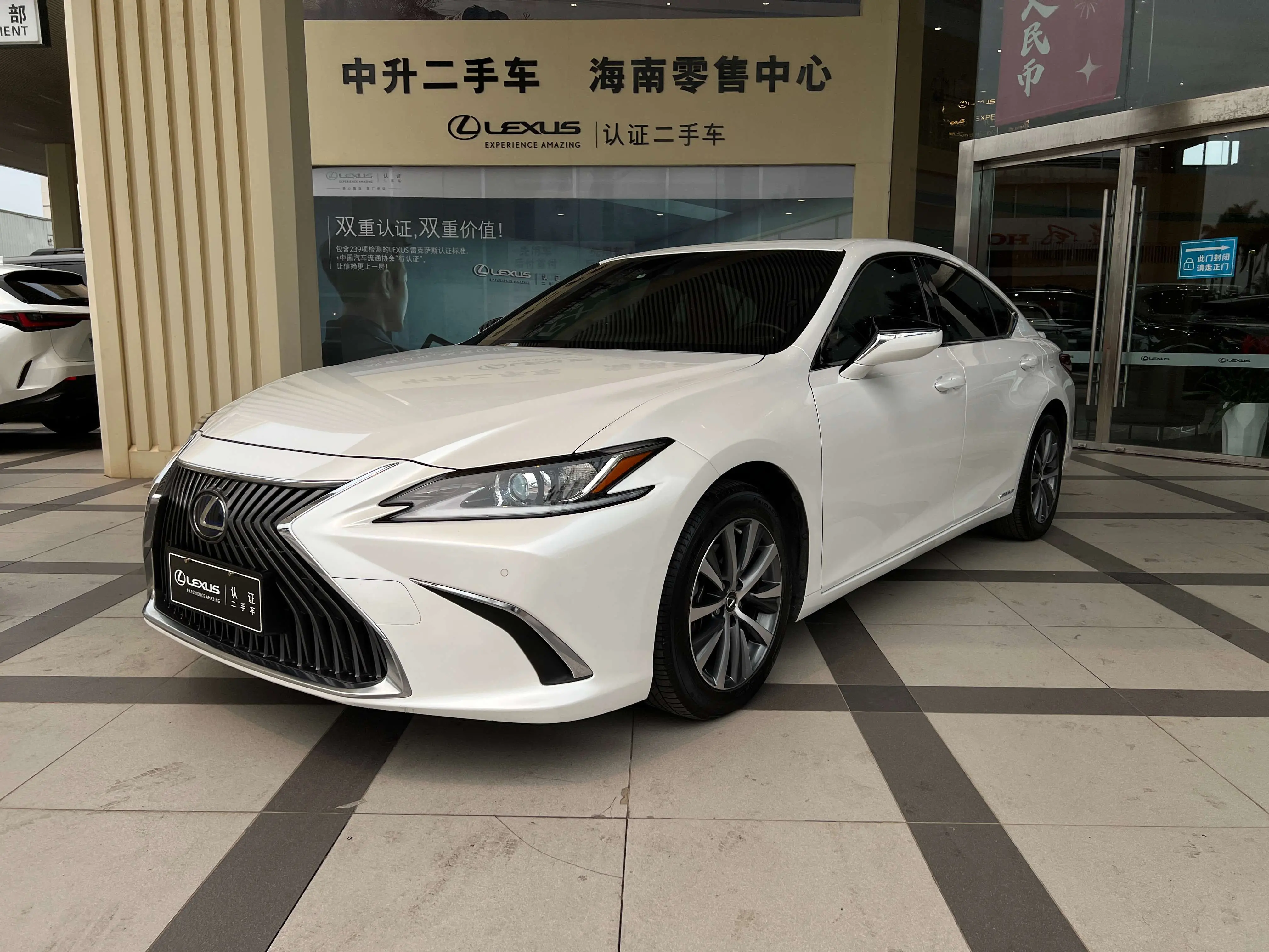 Lexus ES