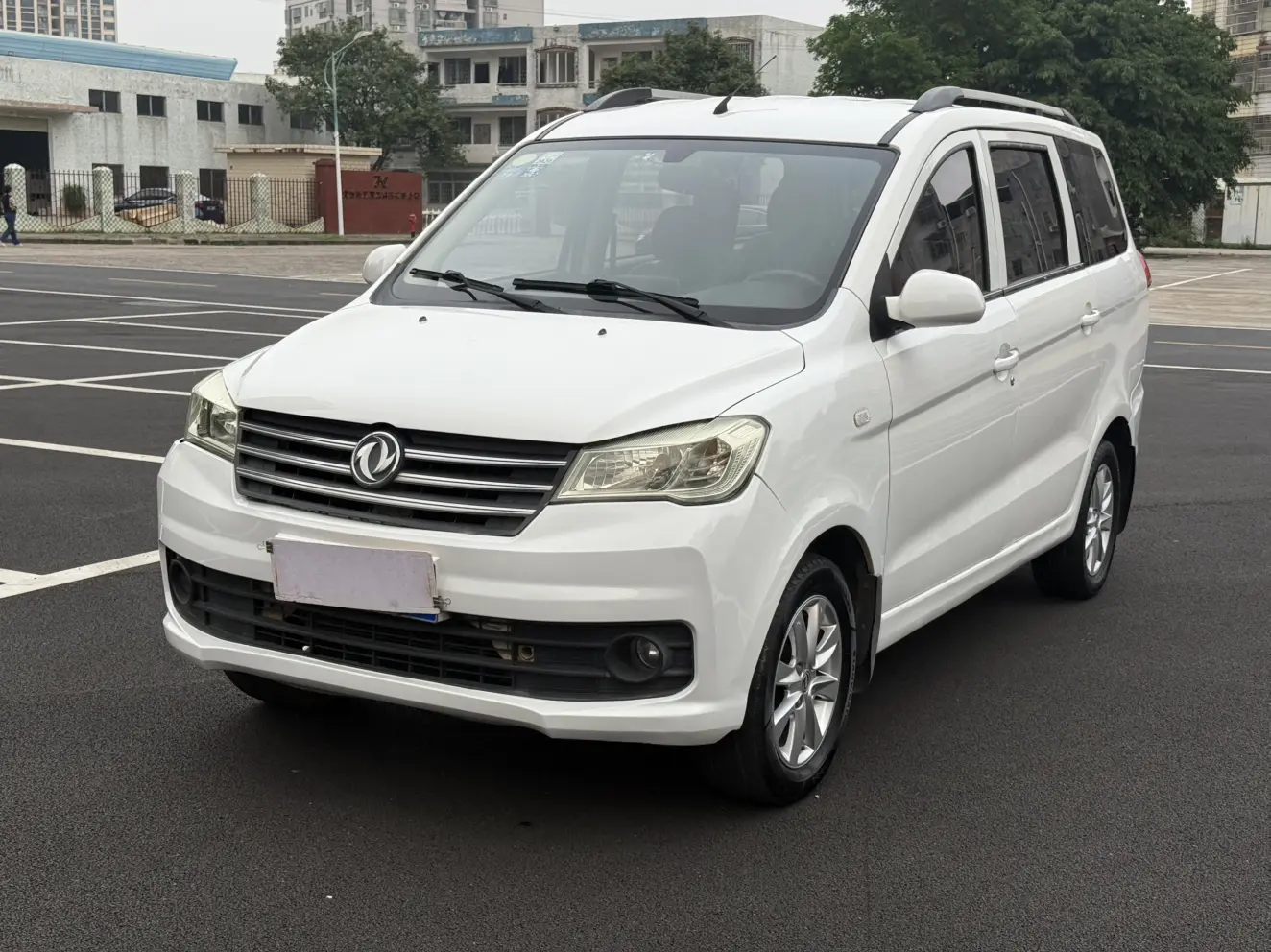 Dongfeng Fengon 330