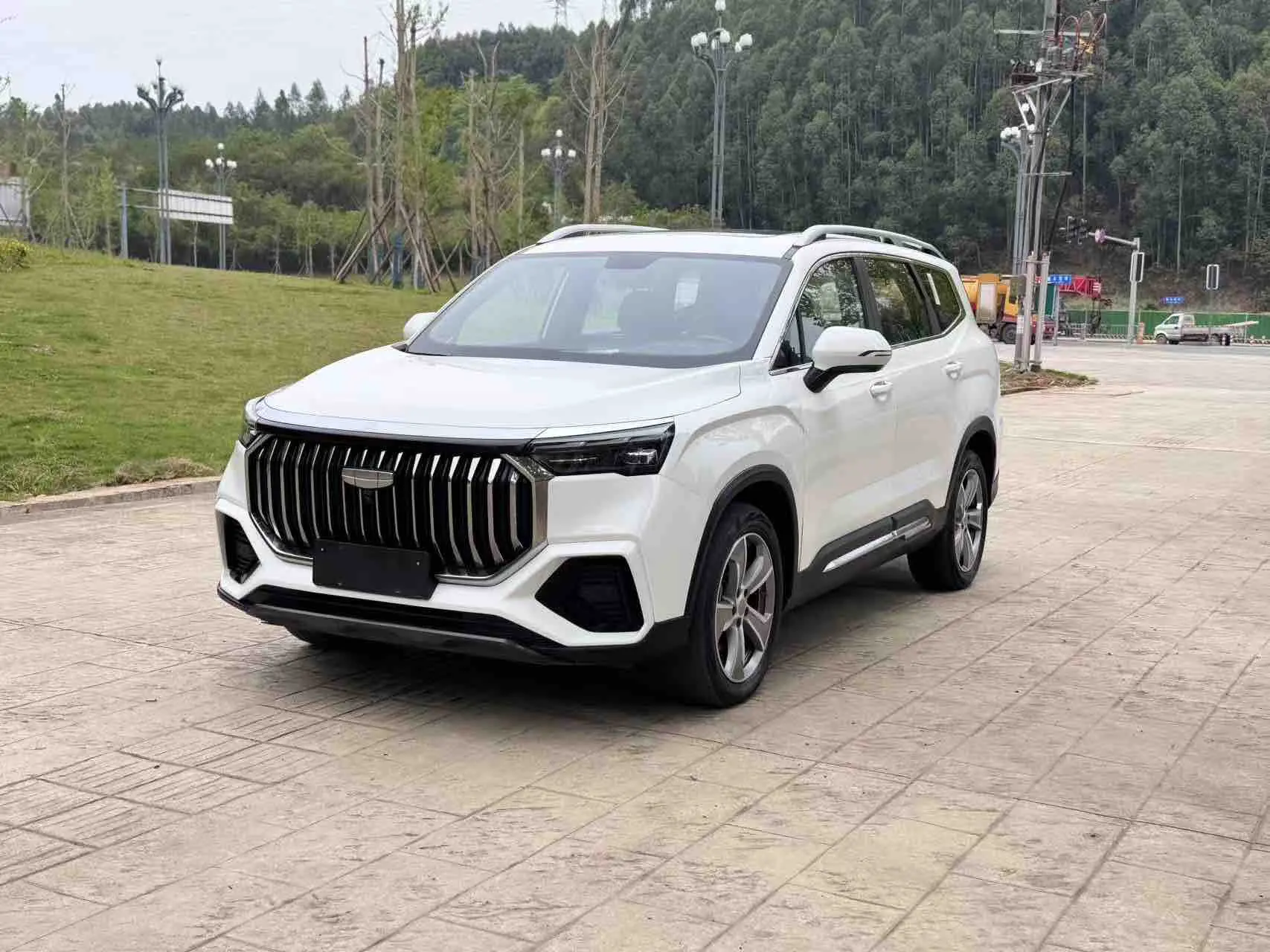 Geely Haoyue L