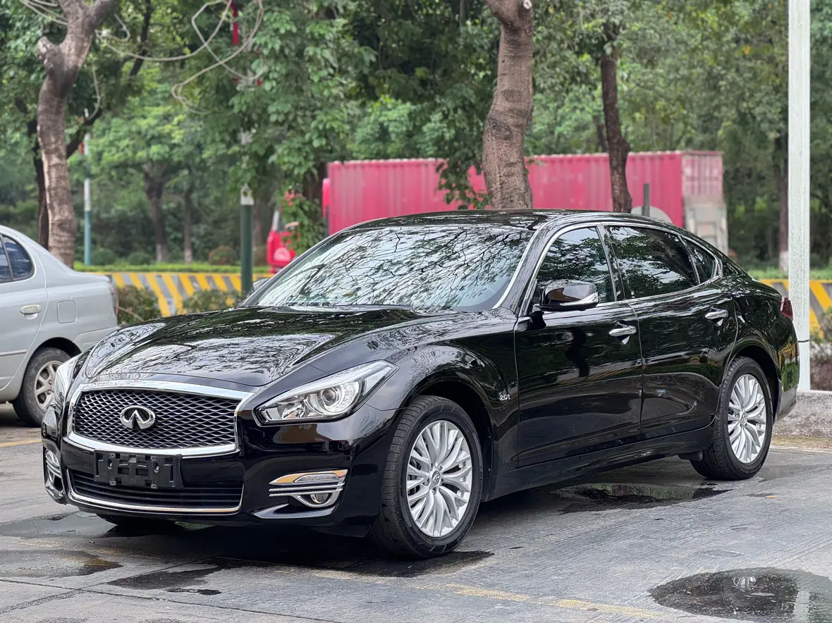 Infiniti Q70