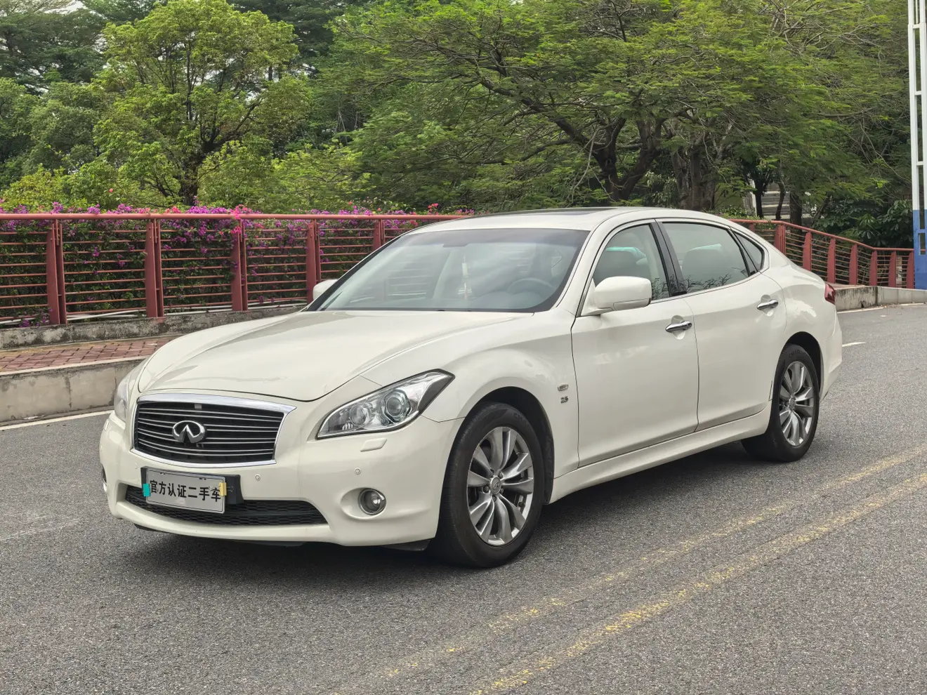 Infiniti Q70