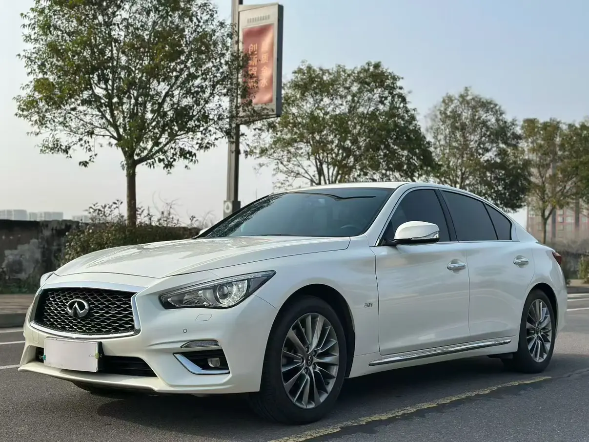 Infiniti Q50L
