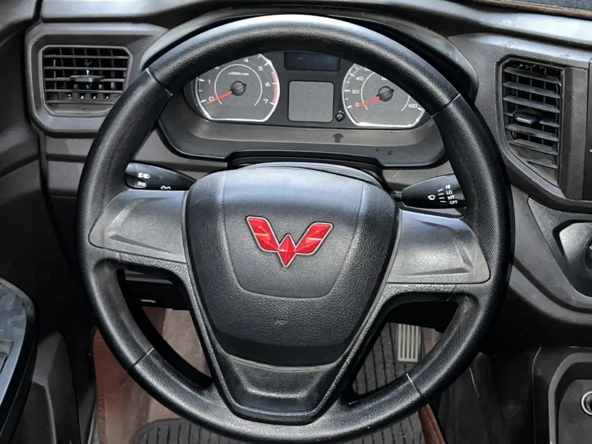 Wuling Hongguang V