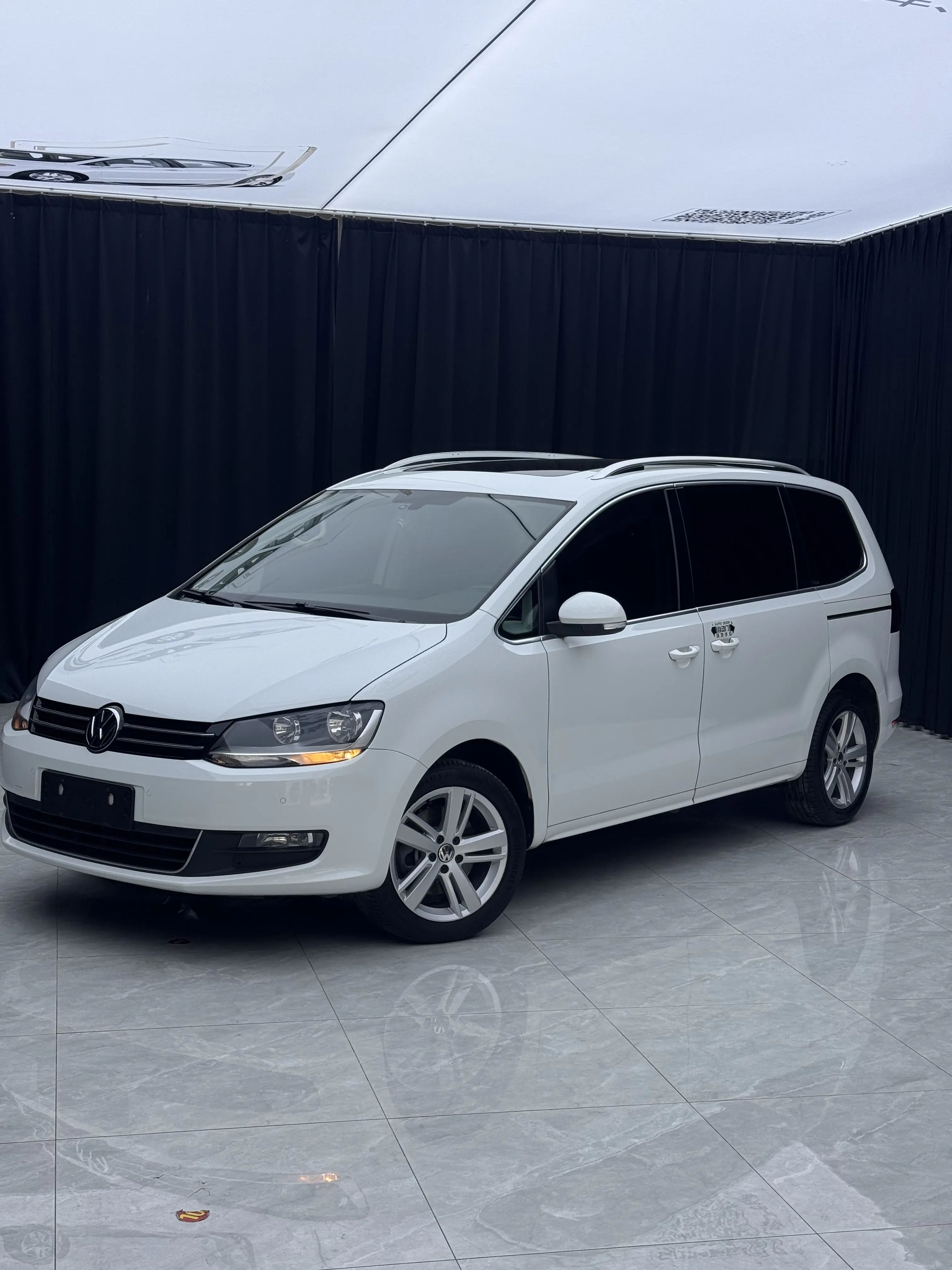 Volkswagen Sharon