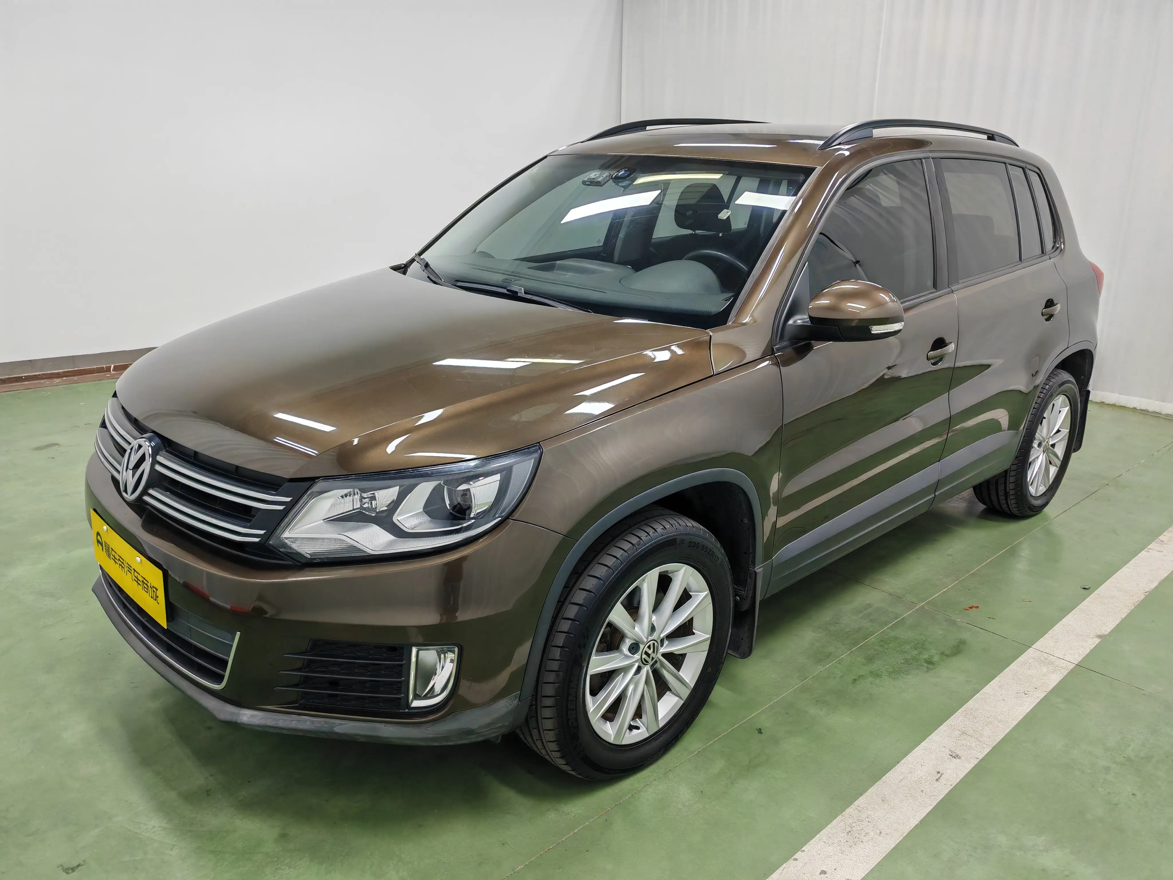 Volkswagen Tiguan (Tharu)
