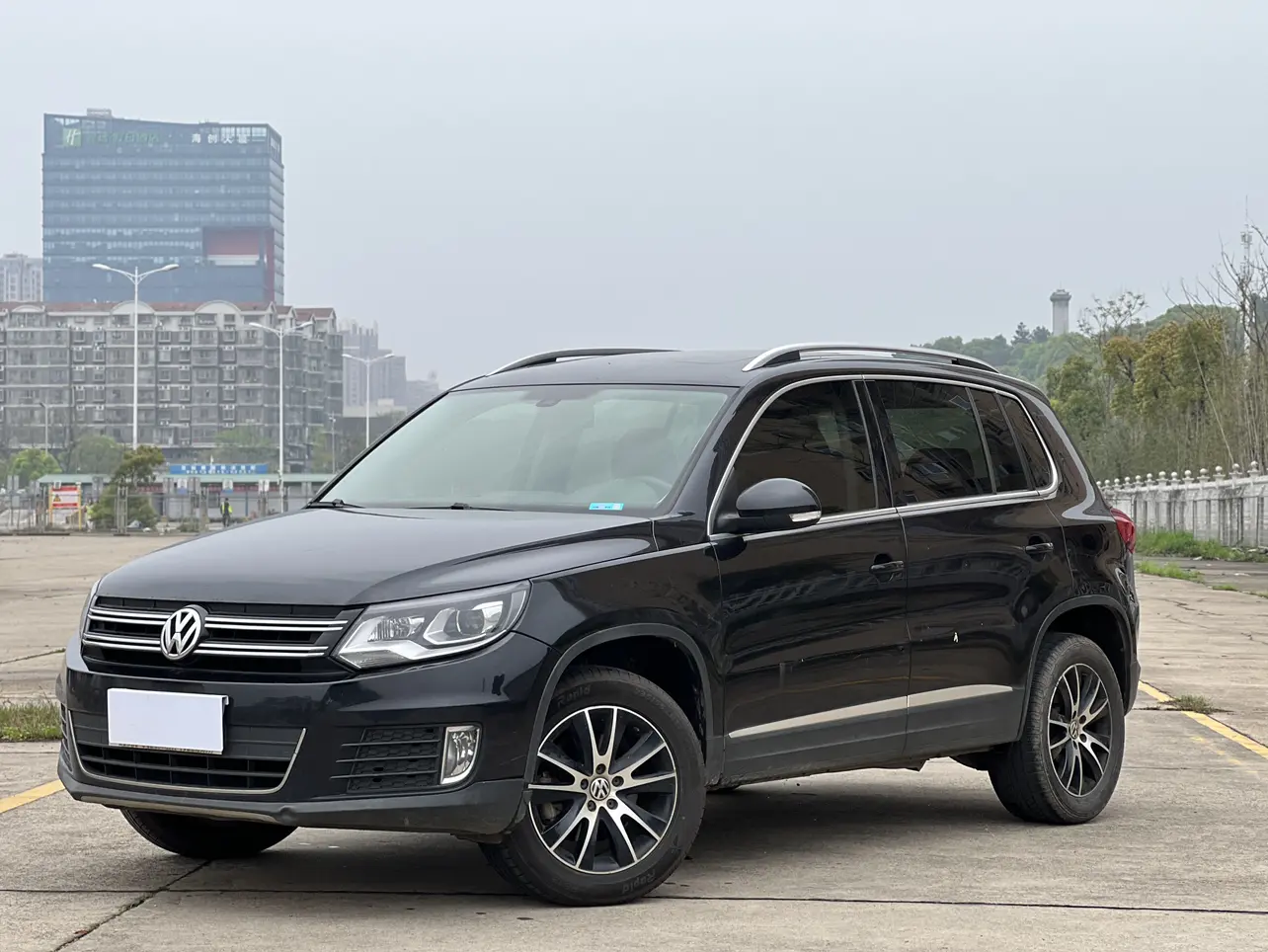 Volkswagen Tiguan (Tharu)