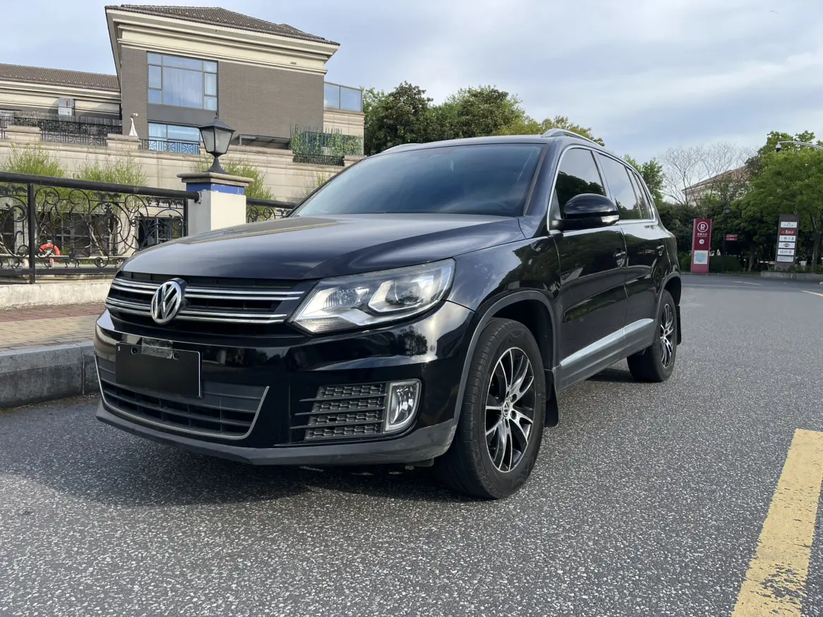 Volkswagen Tiguan (Tharu)