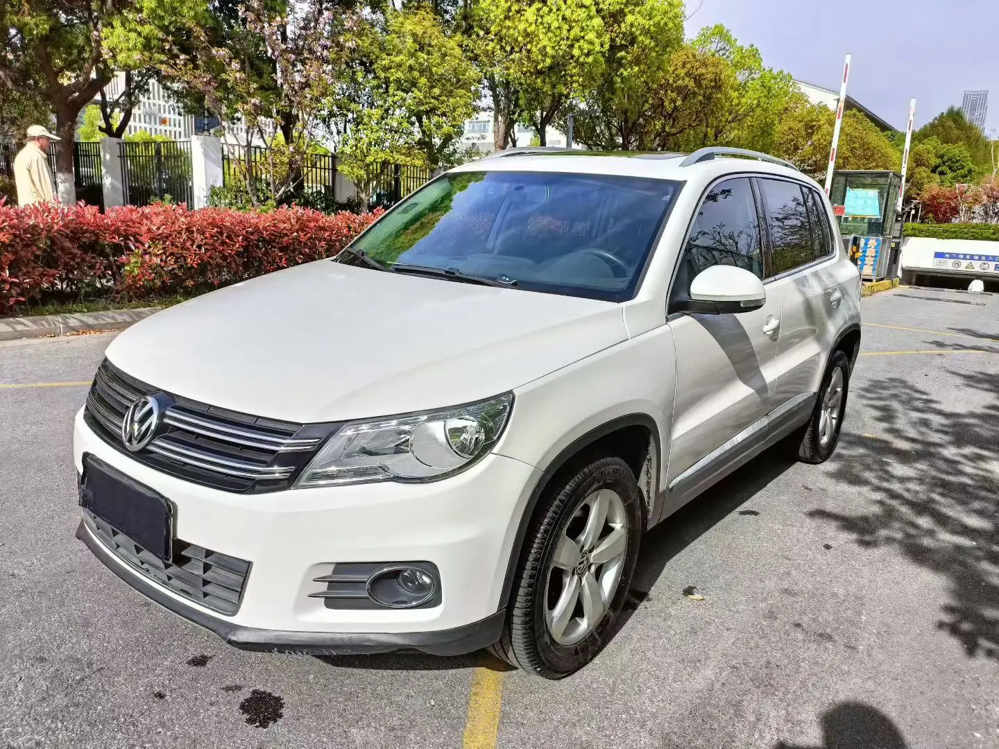 Volkswagen Tiguan (Tharu)