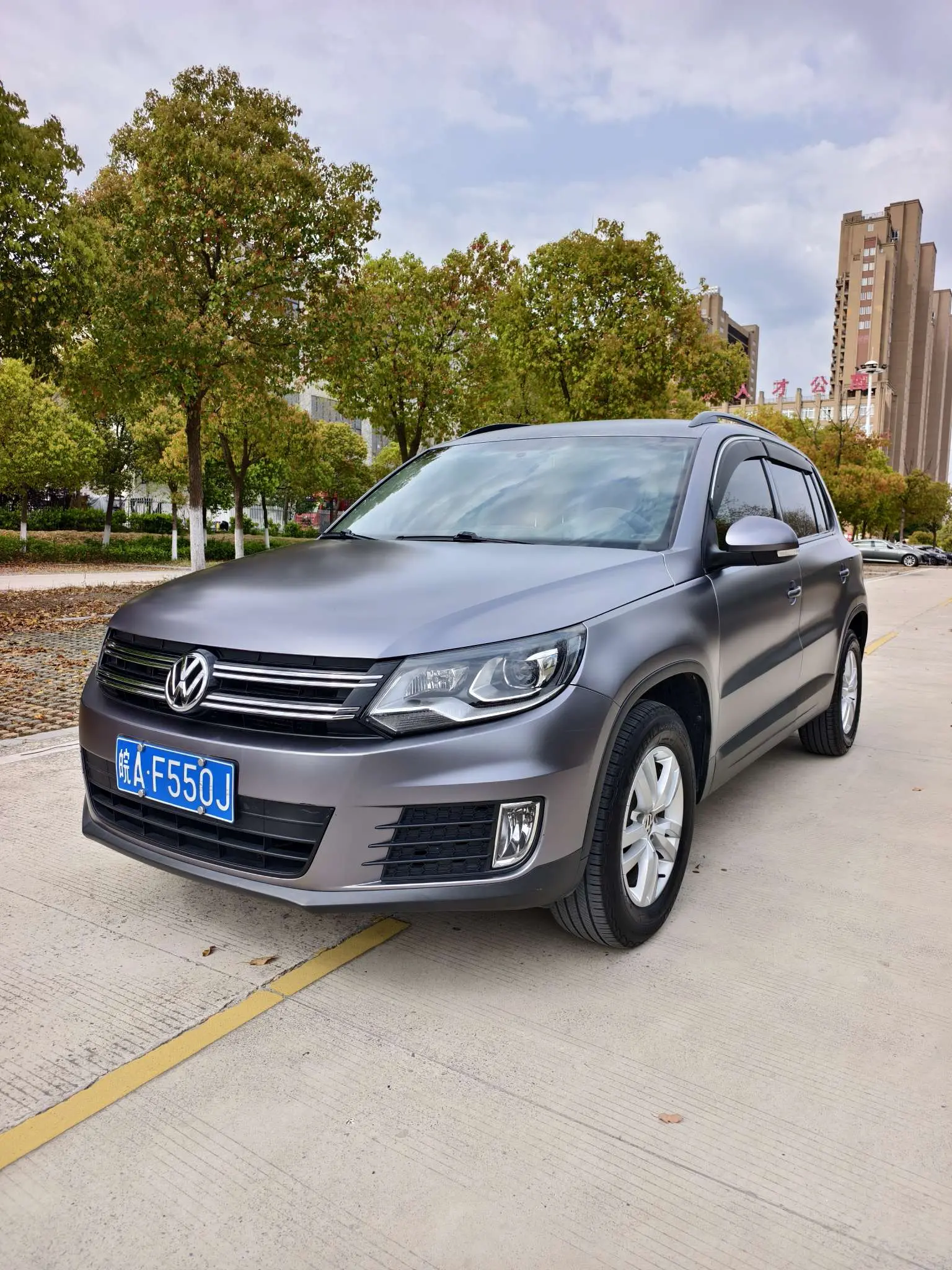 Volkswagen Tiguan (Tharu)