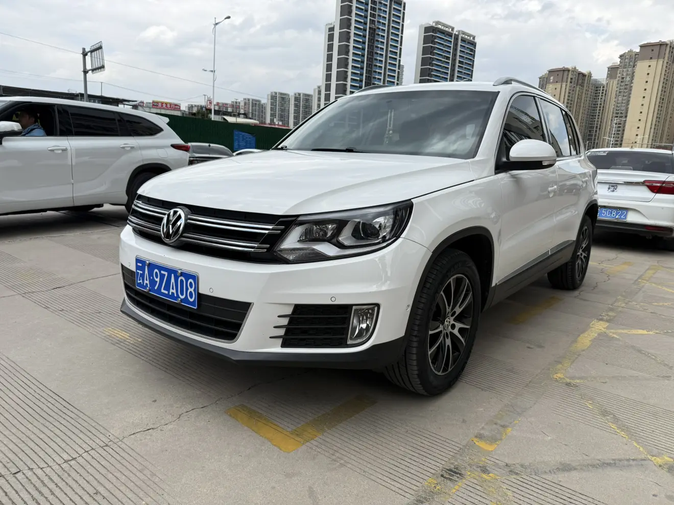 Volkswagen Tiguan (Tharu)