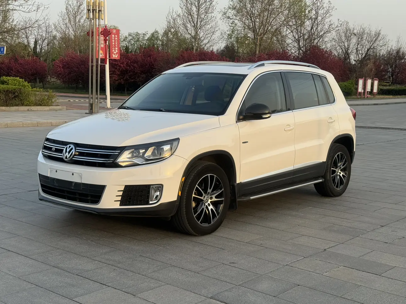 Volkswagen Tiguan (Tharu)