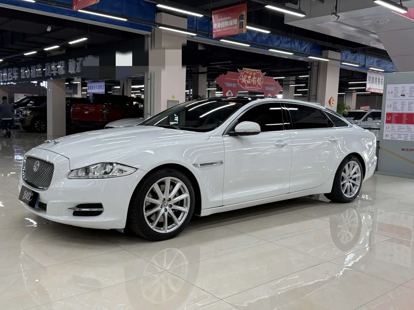 Jaguar XJ