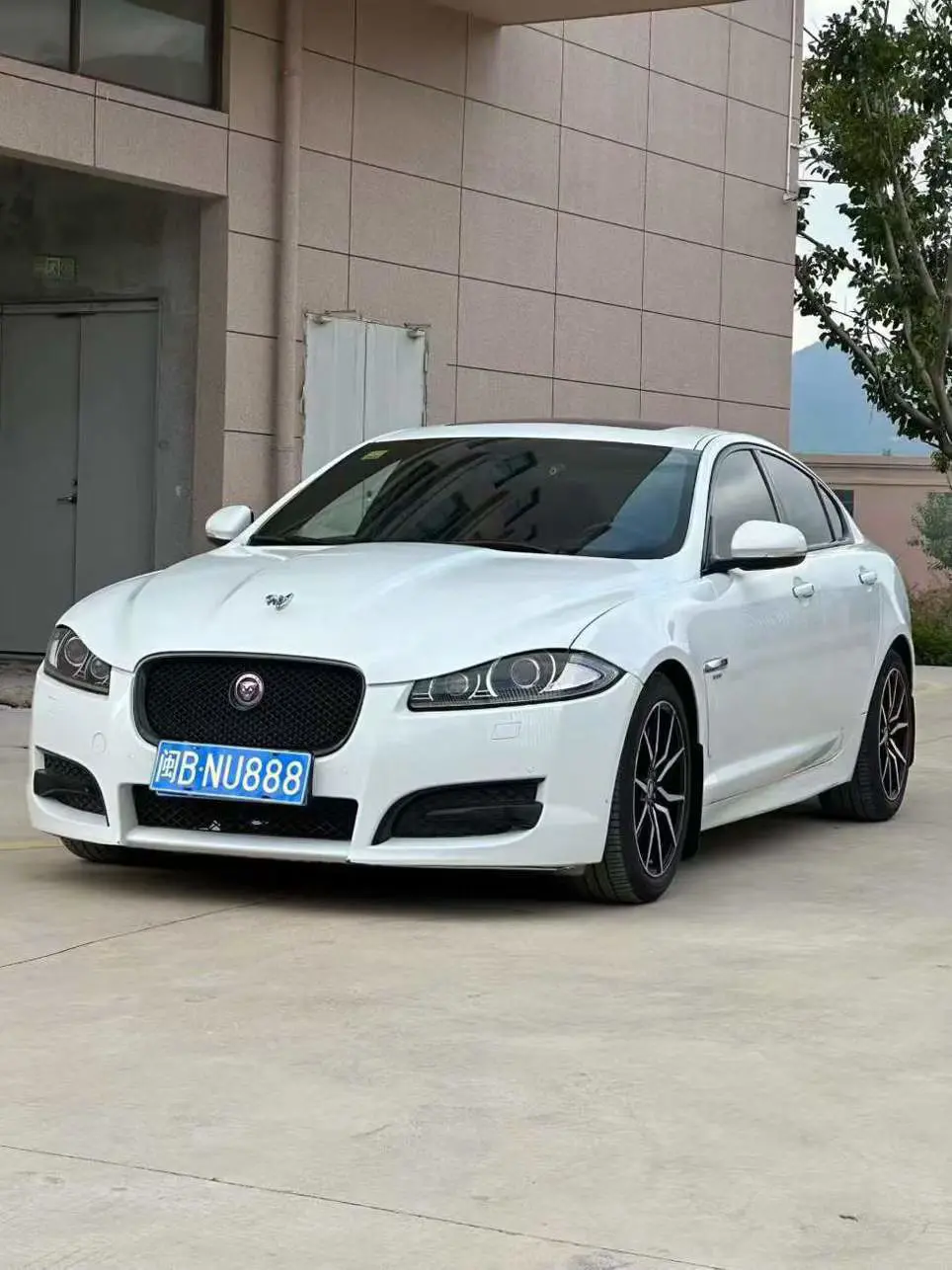 Jaguar XF