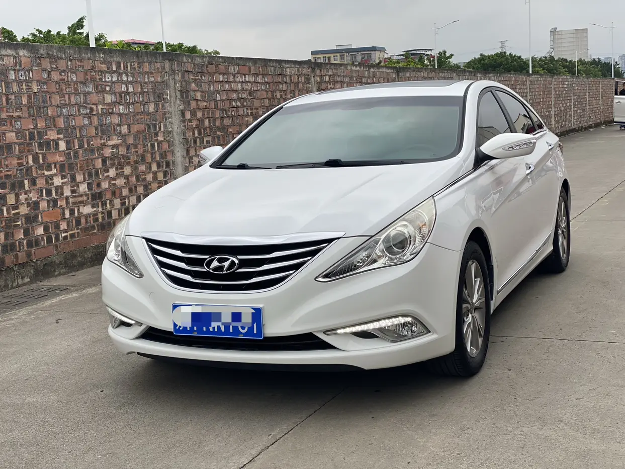 Hyundai Sonata eight