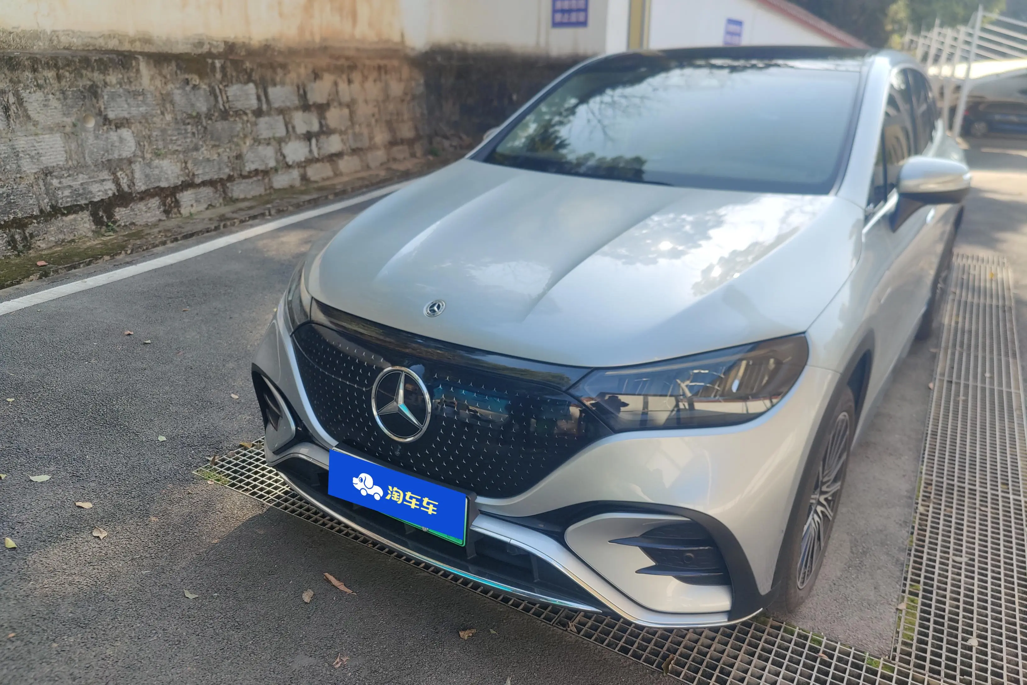 Mercedes-Benz EQE SUV