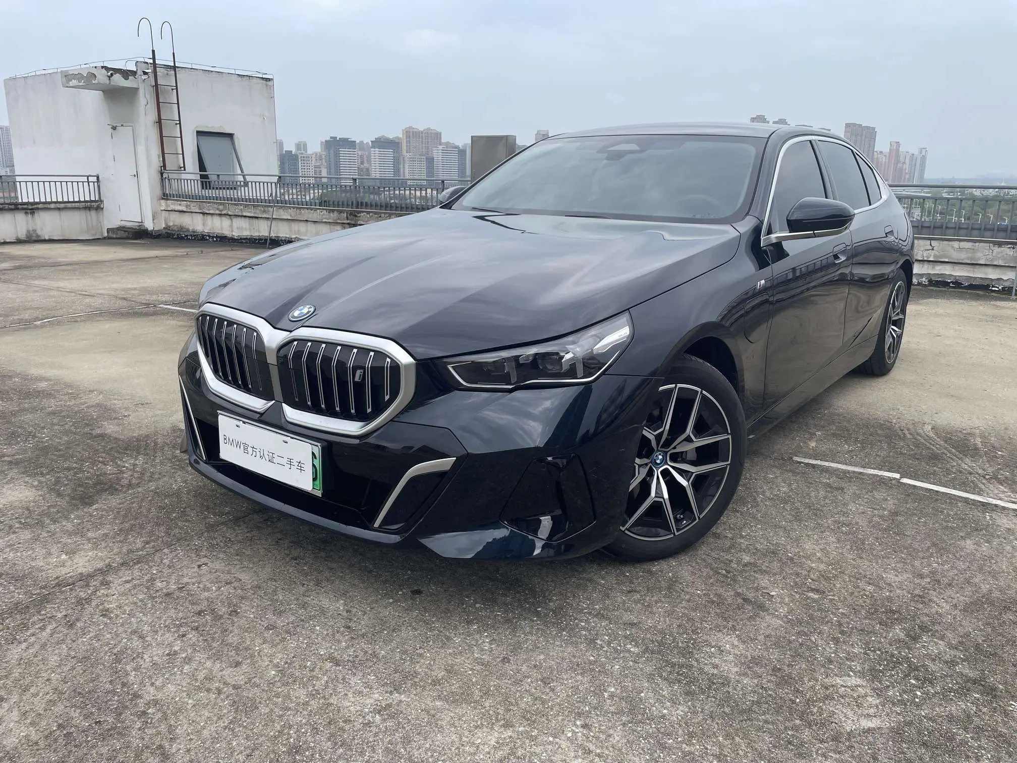 BMW i5