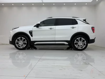 Lynk & Co 01