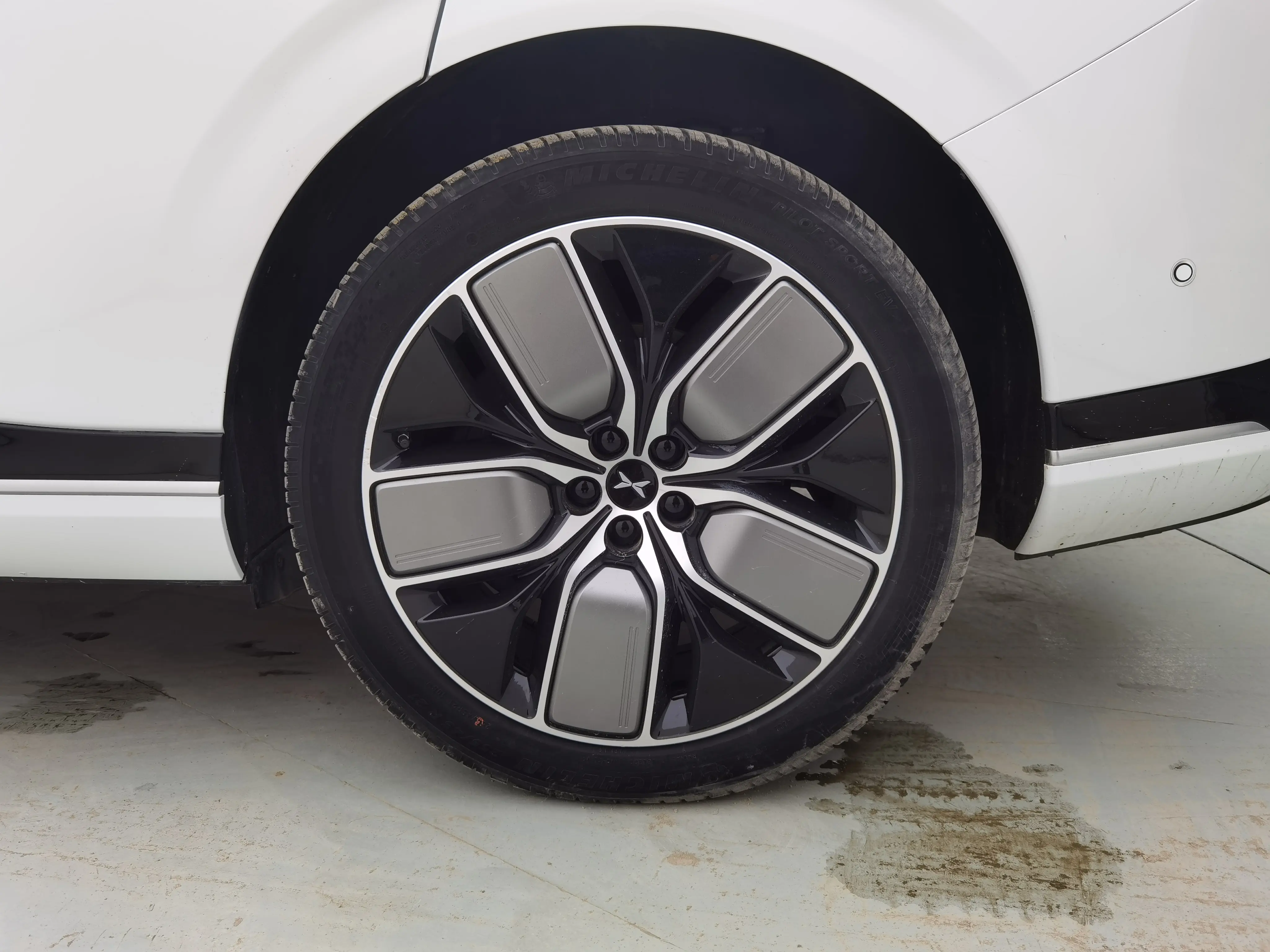 Xpeng G9
