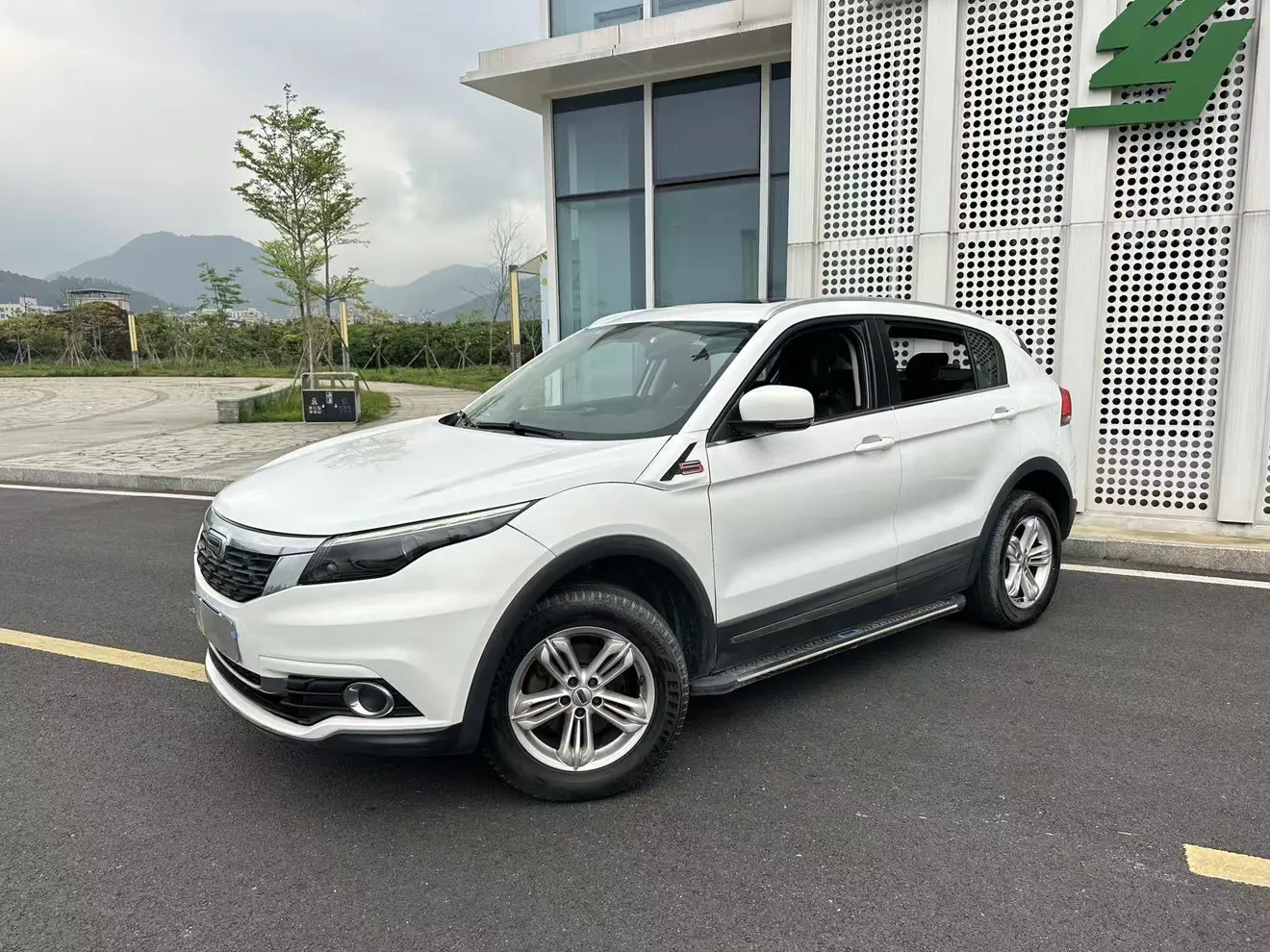 Qoros 5
