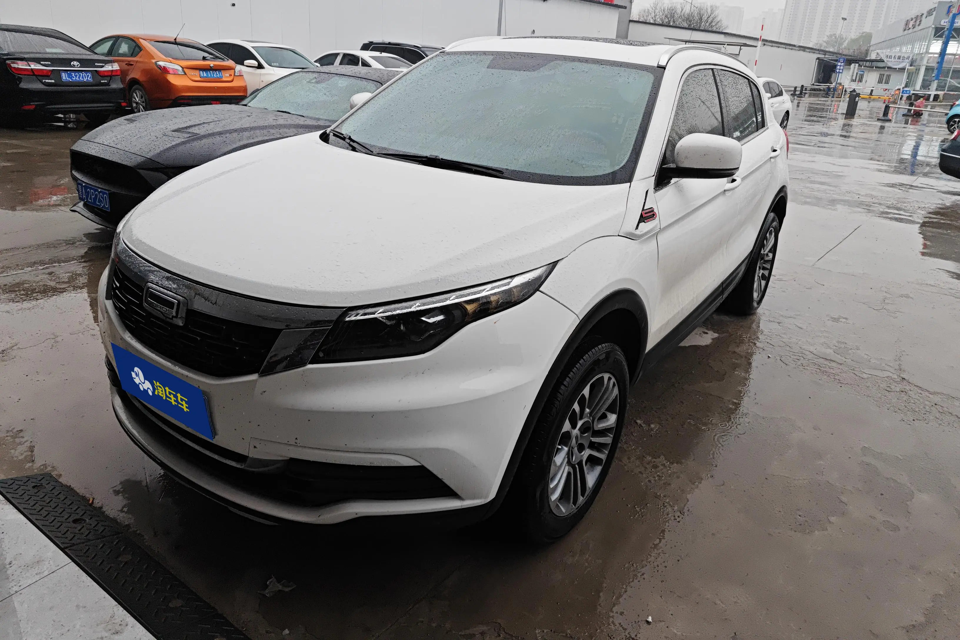 Qoros 5