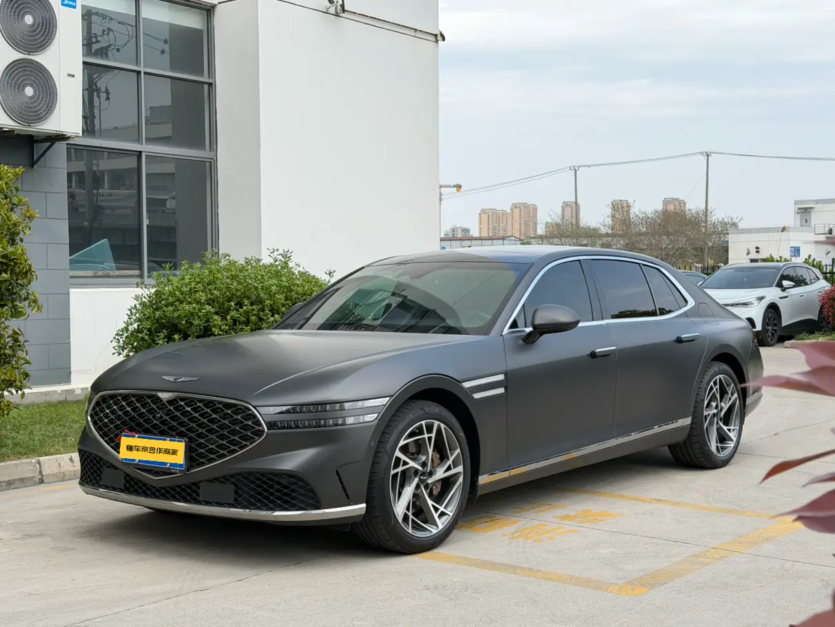Genesis G90