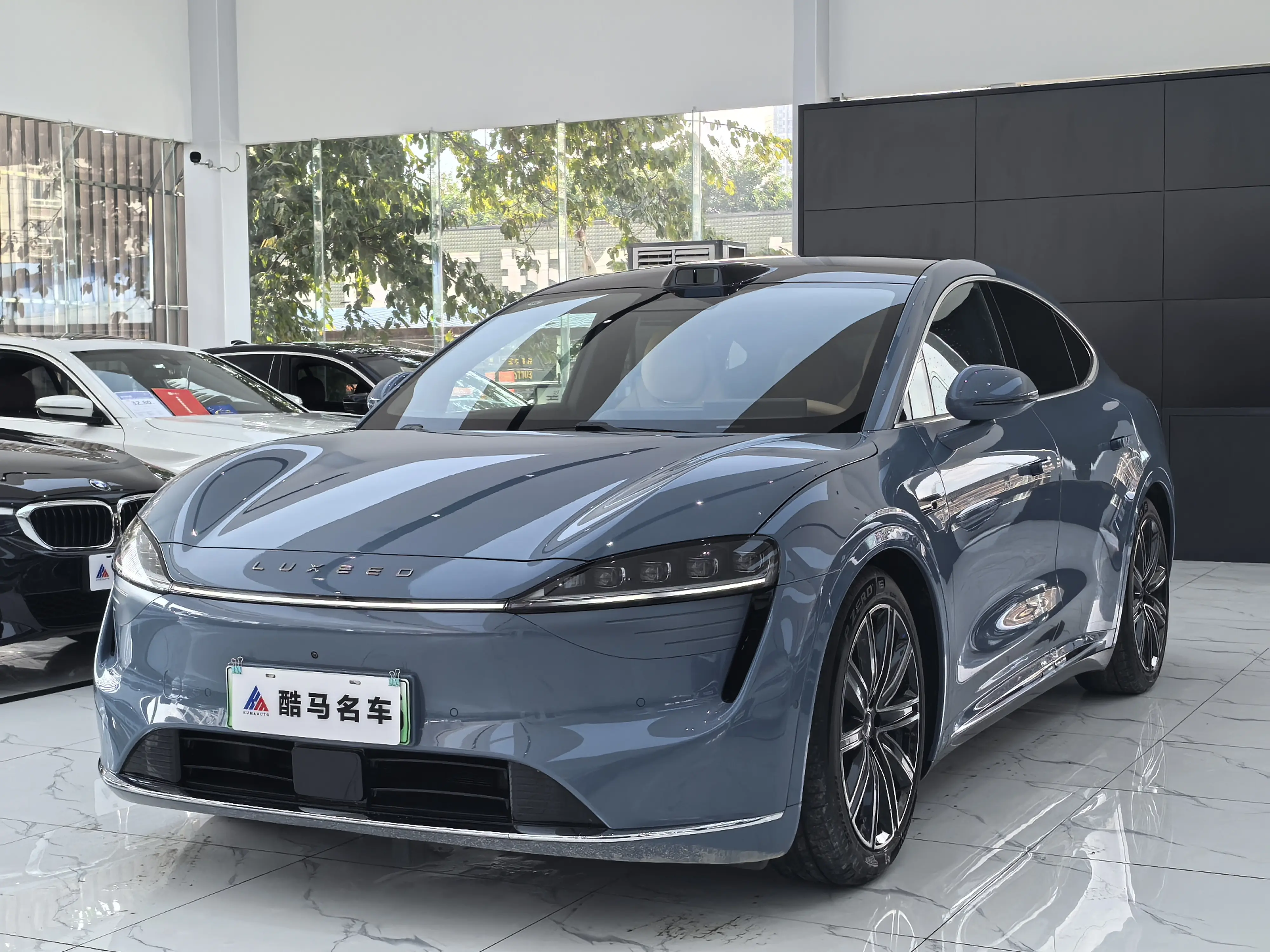 Luxeed Zhijie R7