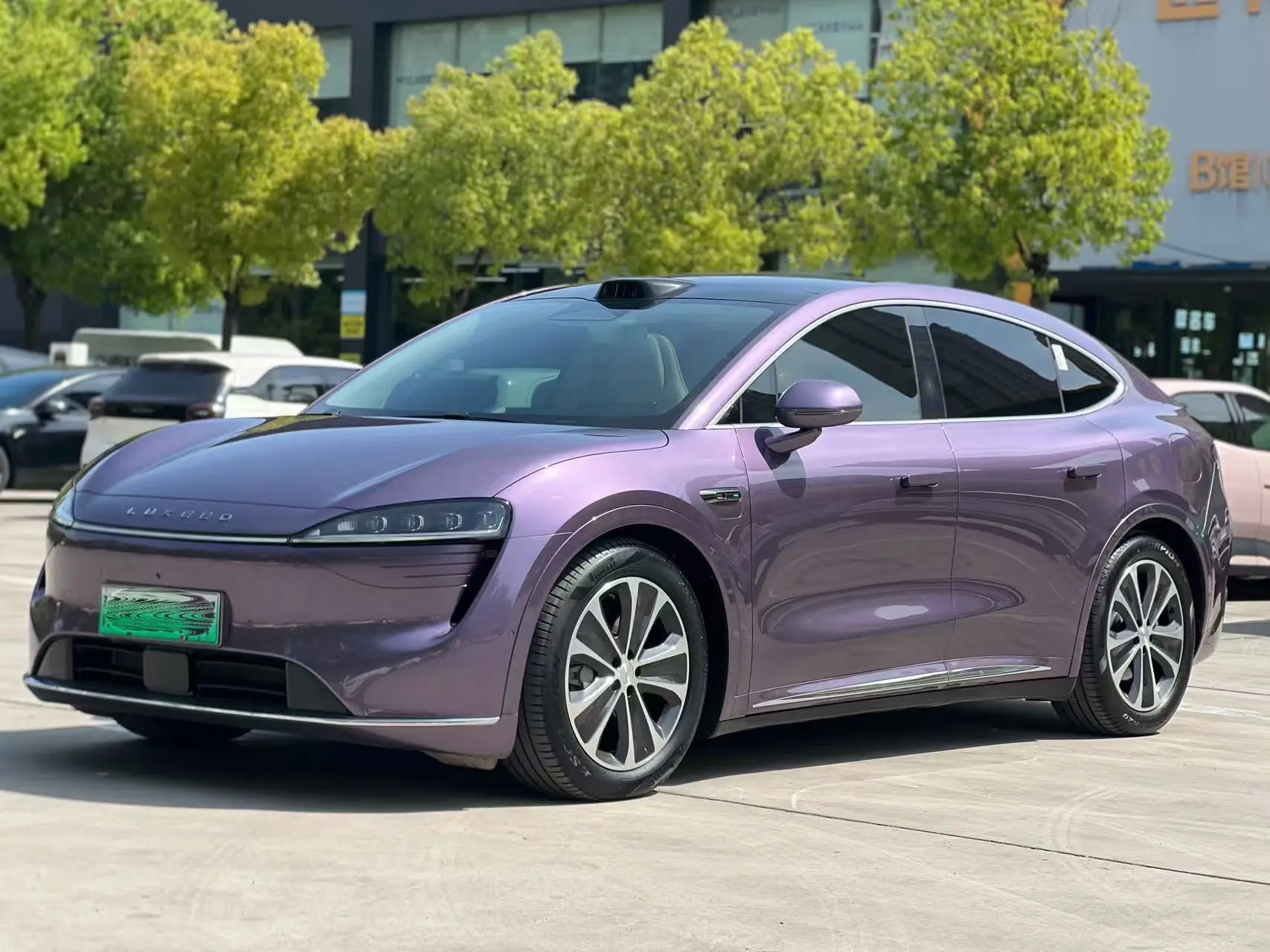Luxeed Zhijie R7