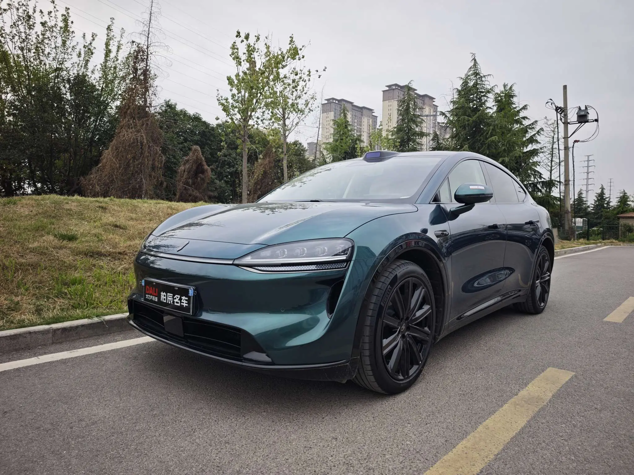 Luxeed Zhijie R7