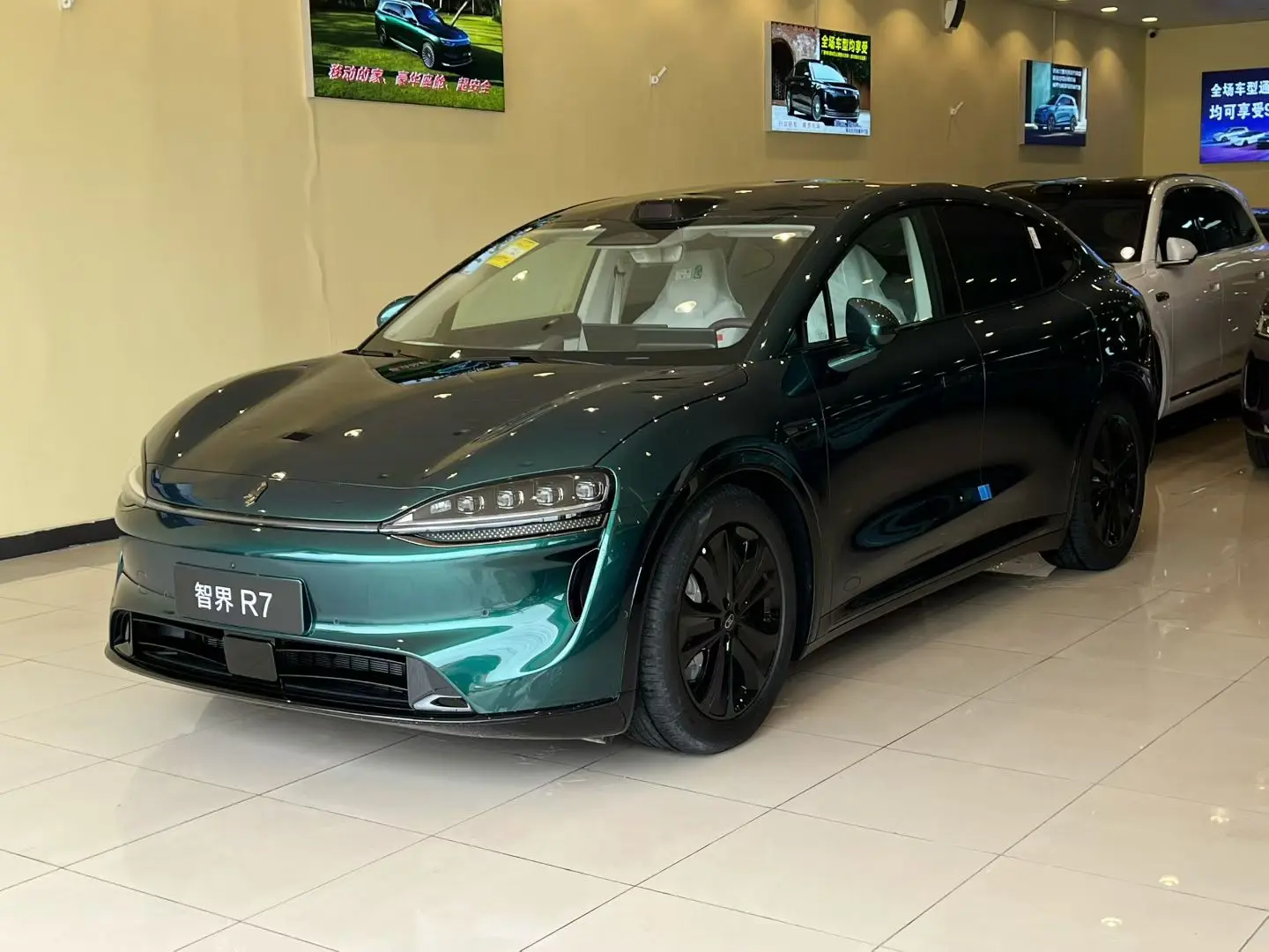 Luxeed Zhijie R7
