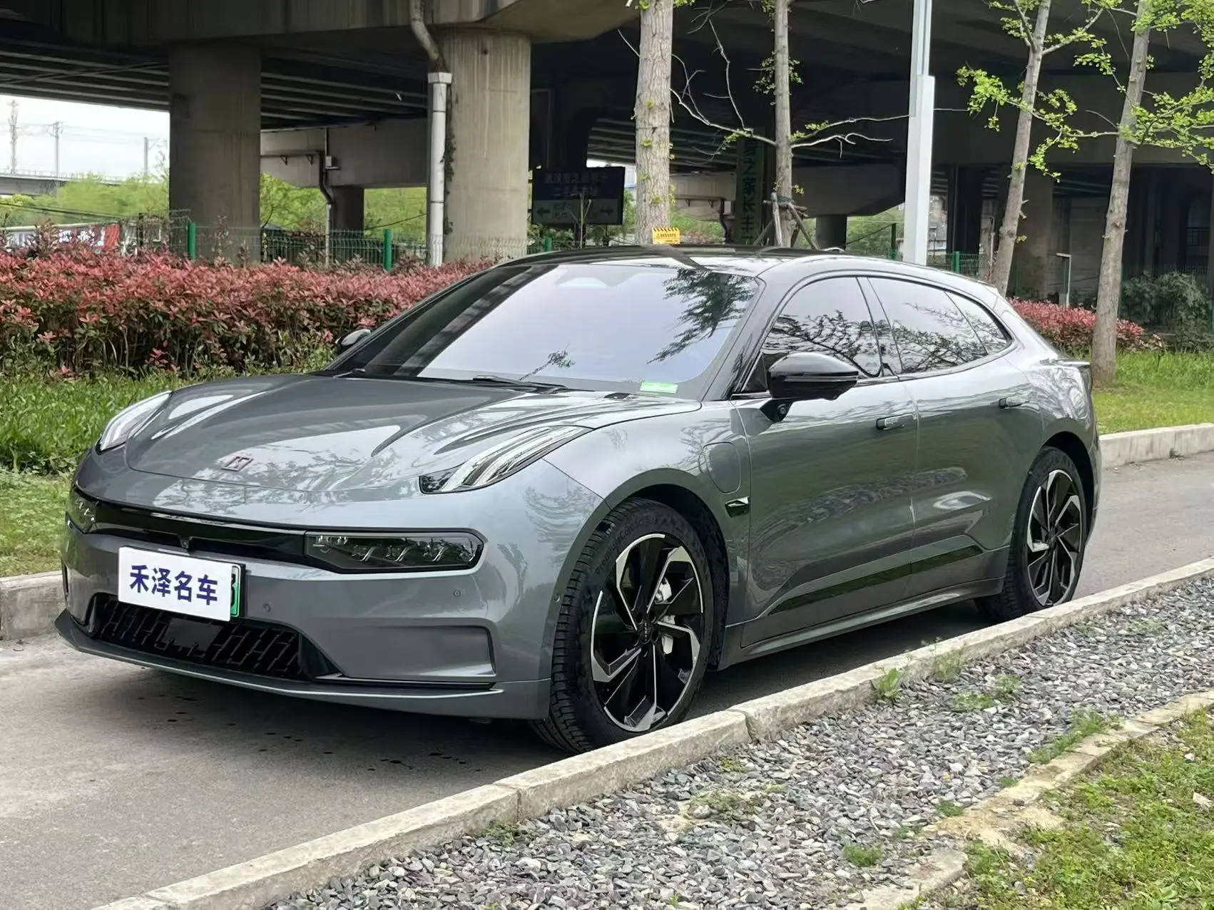 ZEEKR 001