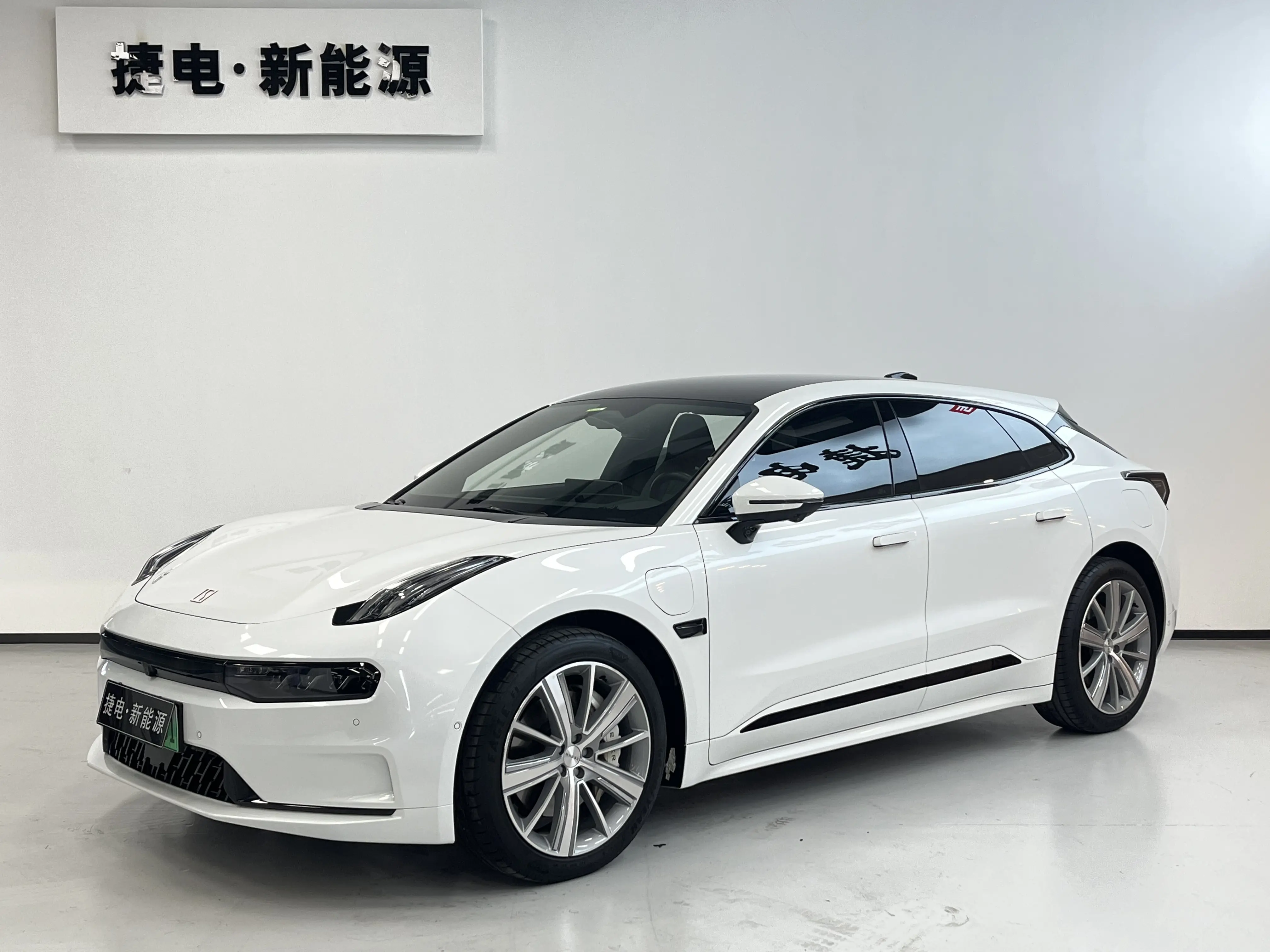 ZEEKR 001