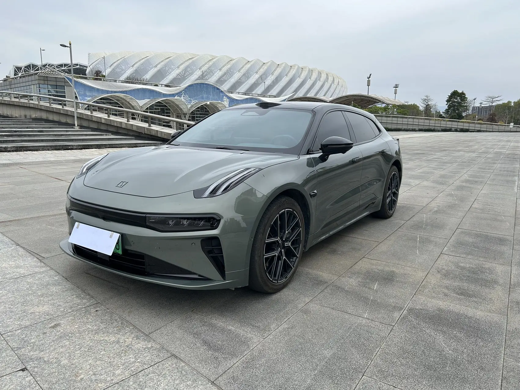 ZEEKR 001