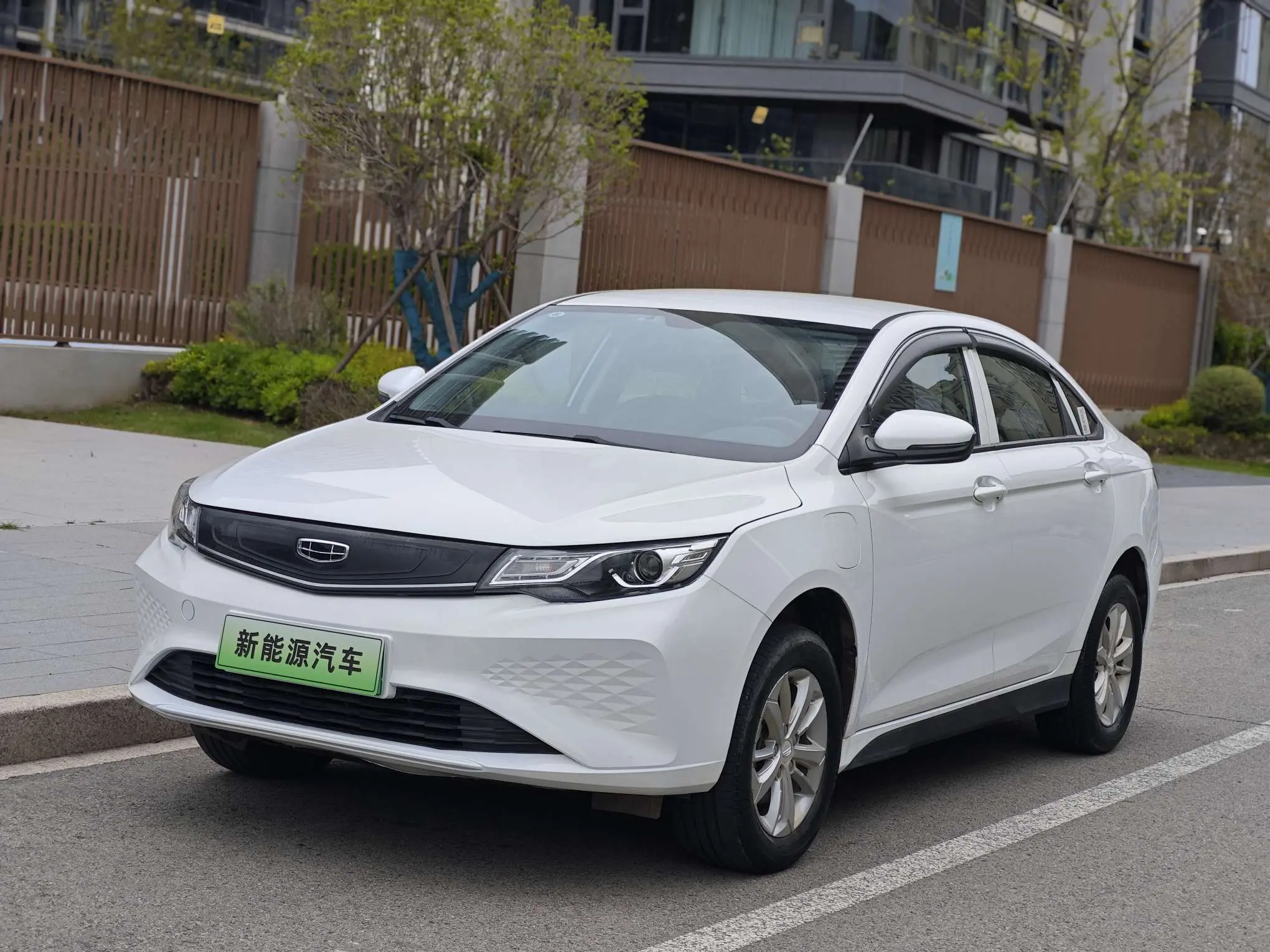 Geely Emgrand EV